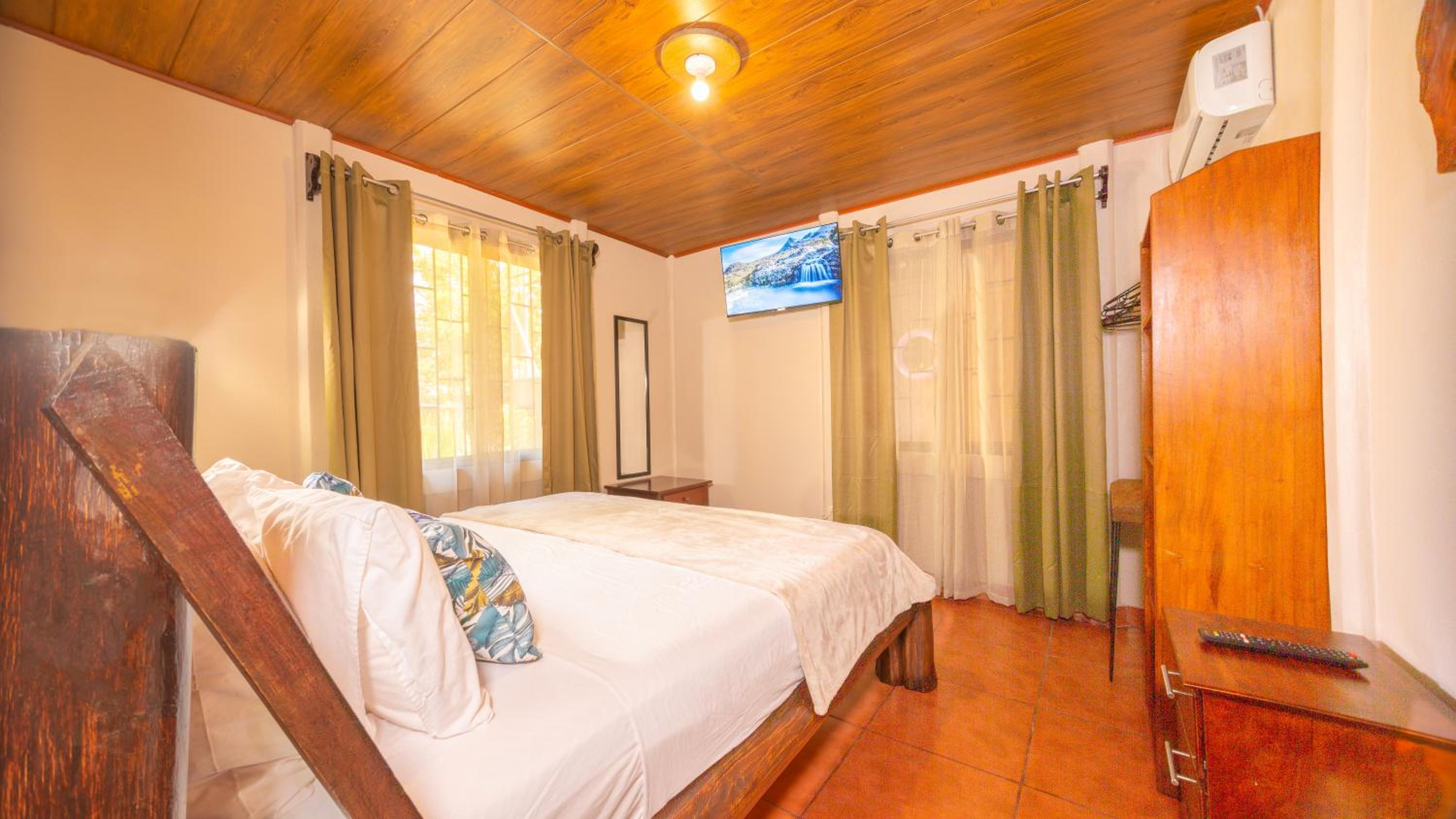 Two-Bedroom House photo 3