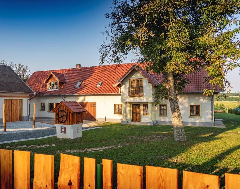 Four-Bedroom House photo 1