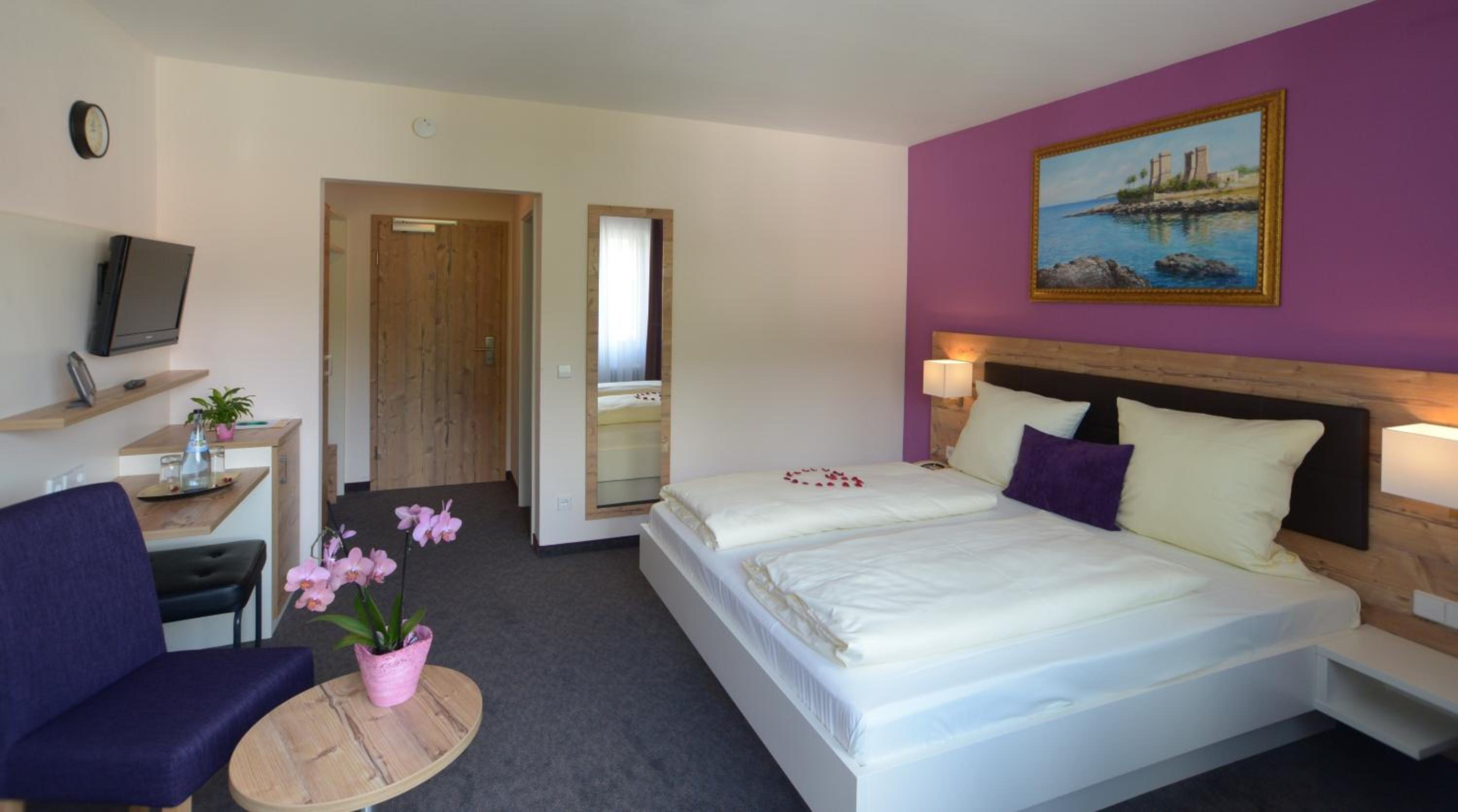 Standard Double Room - Photo 11