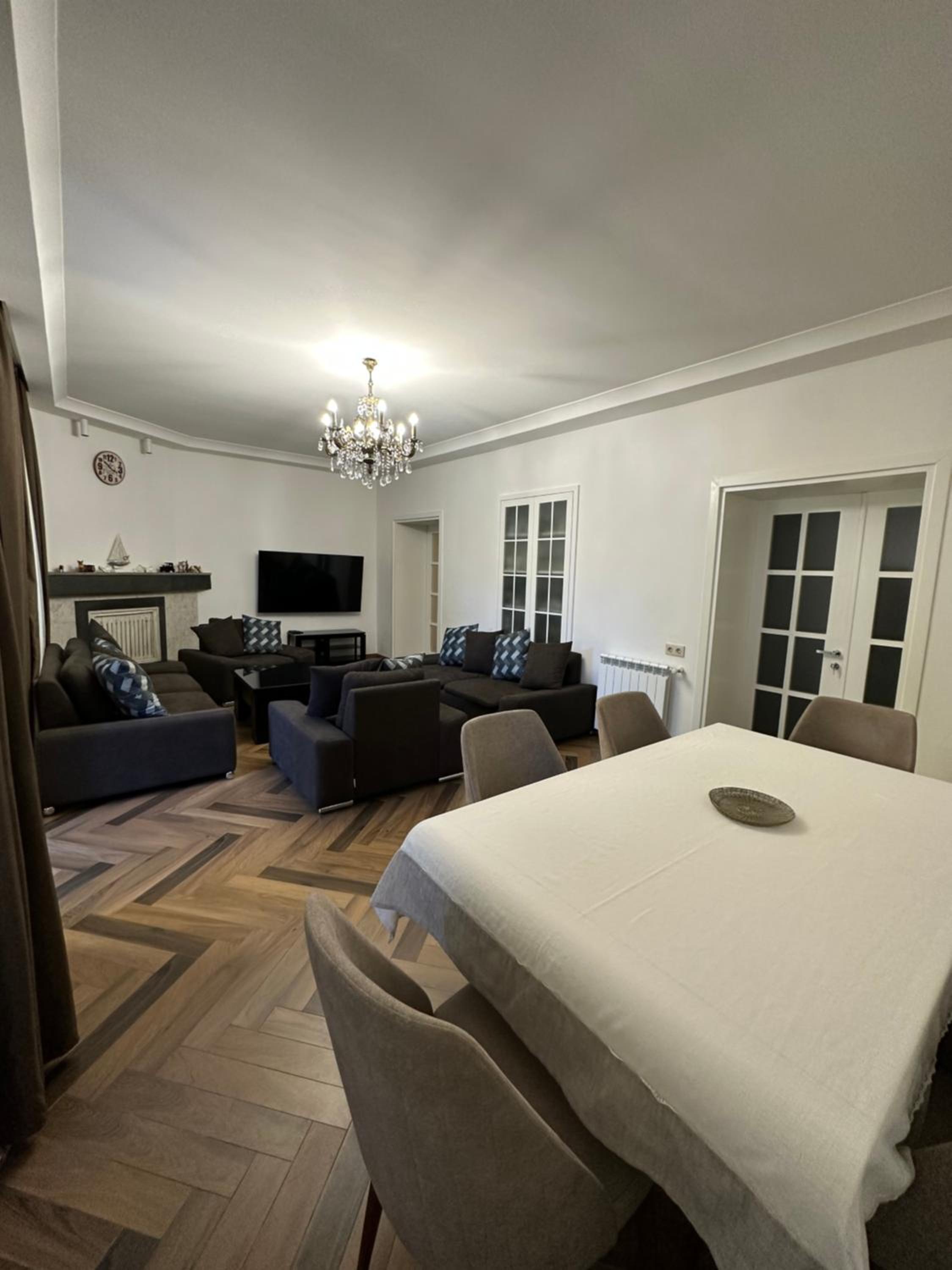 Three-Bedroom Apartment with Balcony photo 1