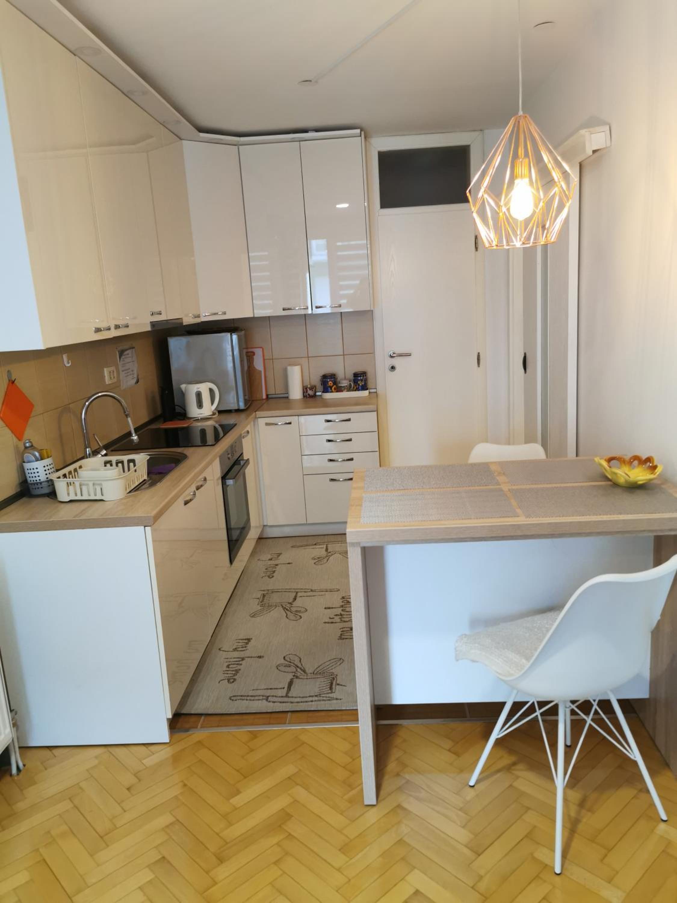One-Bedroom Apartment photo 2