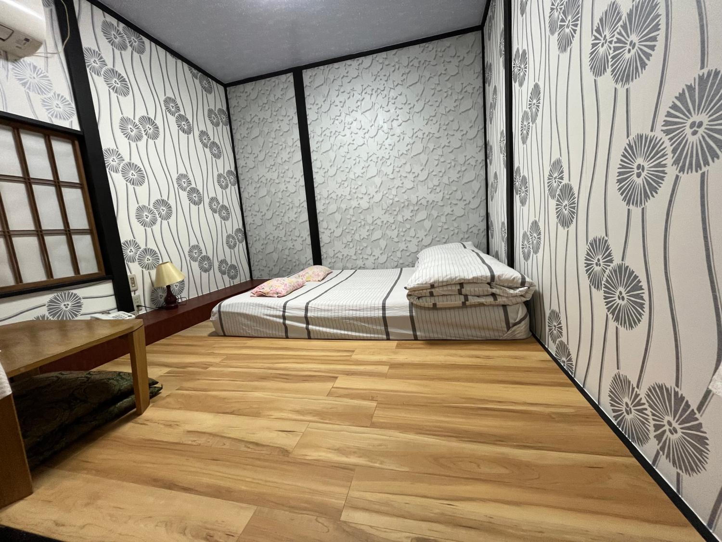 Economy Double Room photo 1
