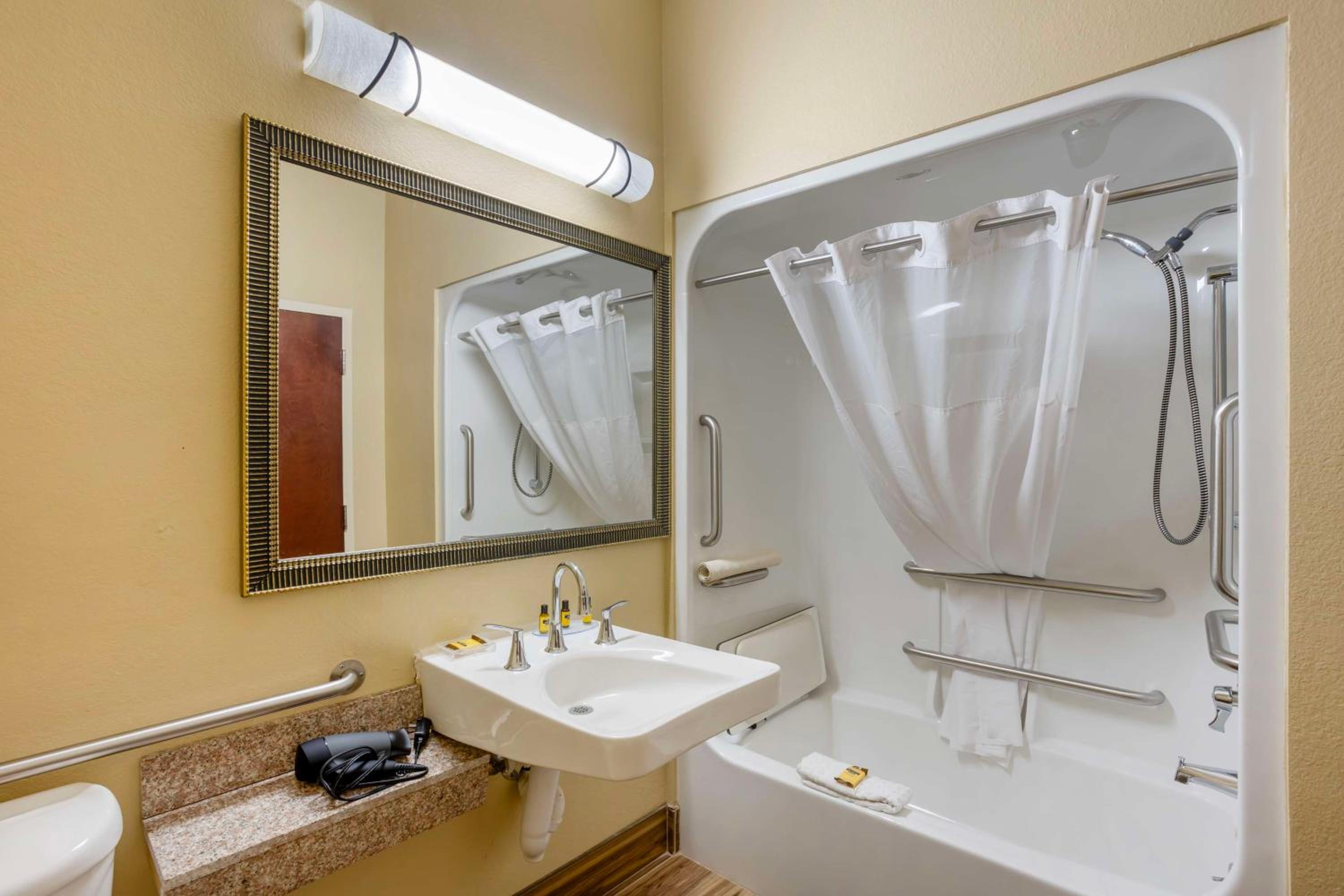King Room - Disability Access - Photo 5