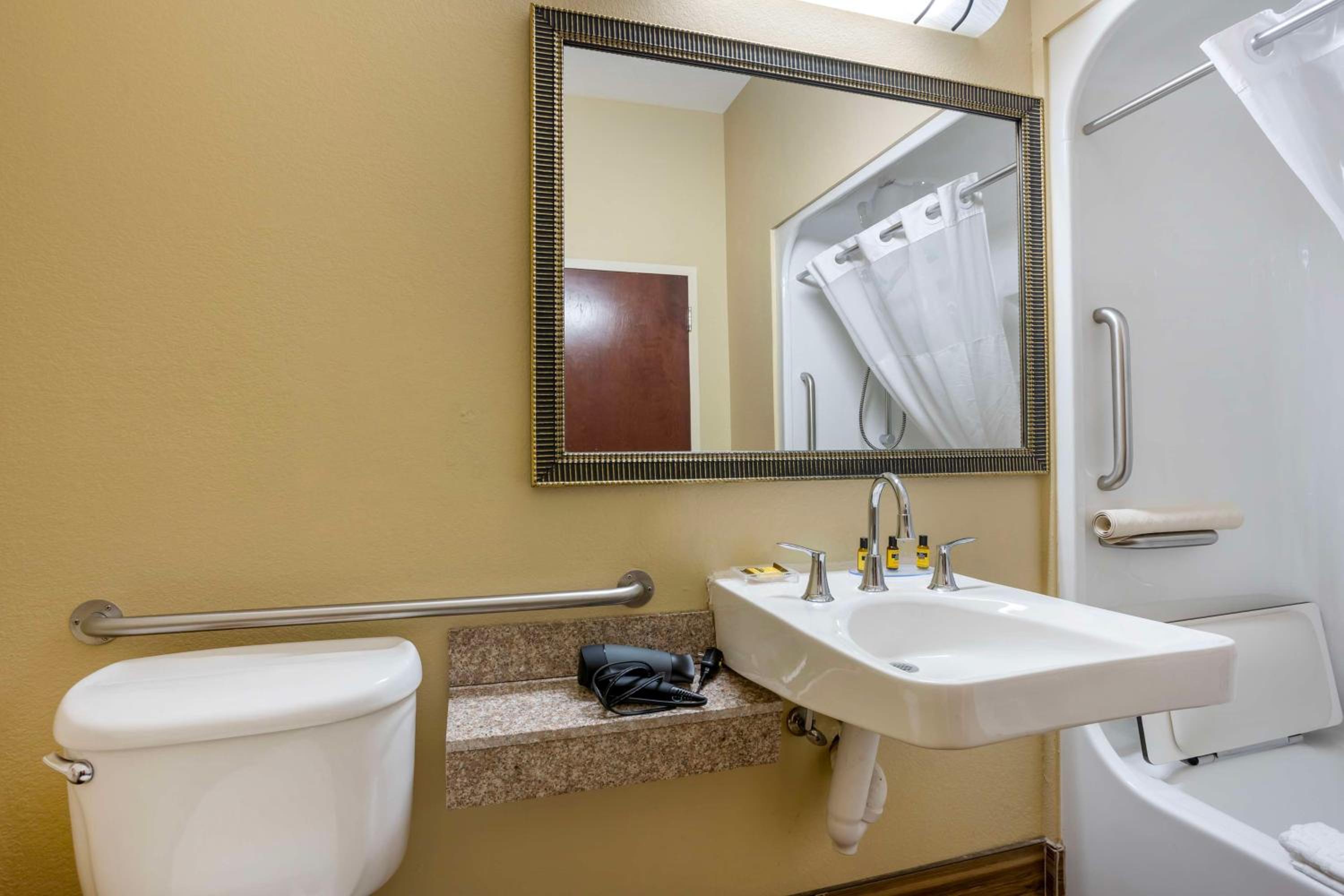 King Room - Disability Access - Photo 4