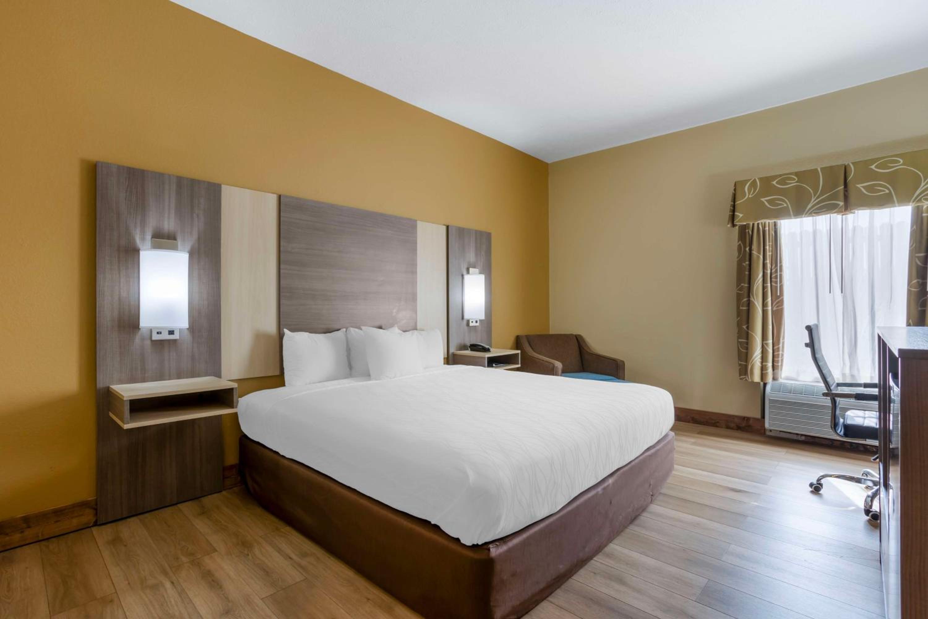 King Room - Disability Access - Photo 6