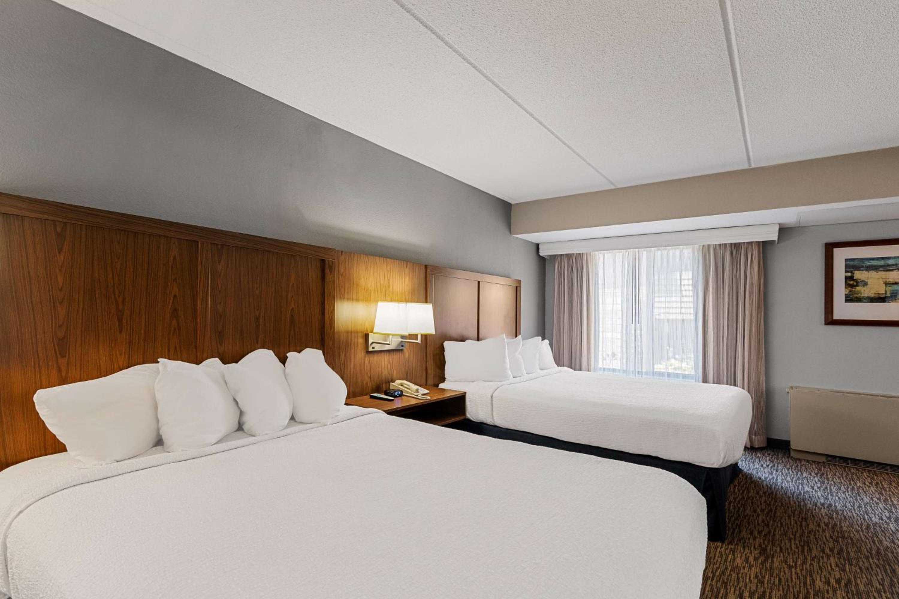 Queen Room with Two Queen Beds - Non-Smoking photo 1