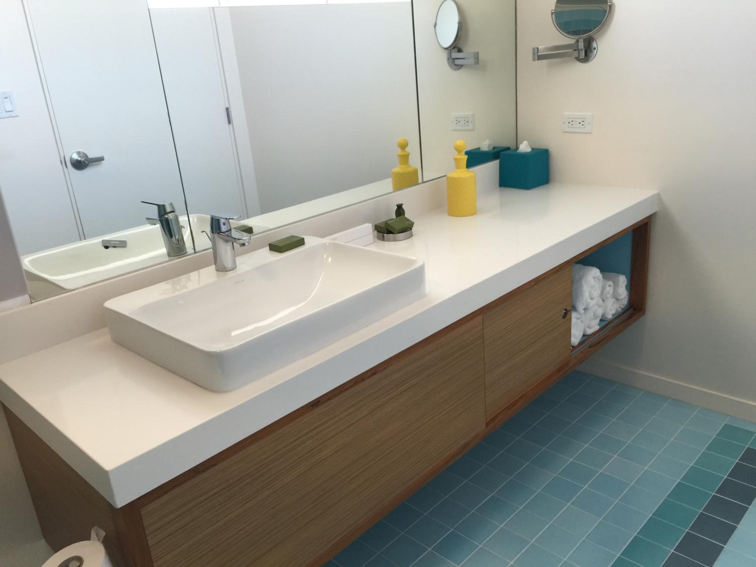 Cali King - Accessible Room thumbnail 5