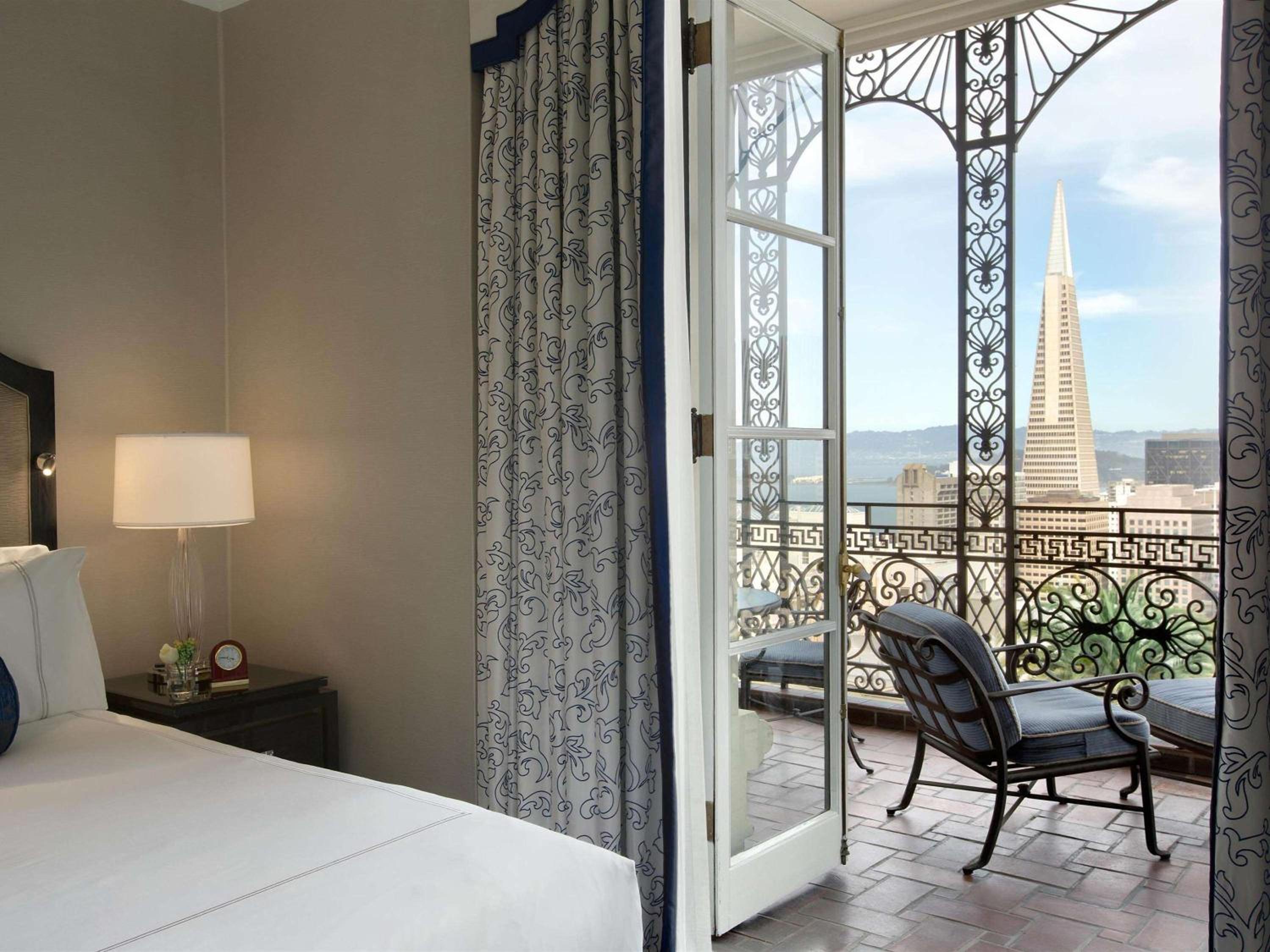 One-Bedroom Queen Suite with Sofa Bed and Balcony - Photo 8
