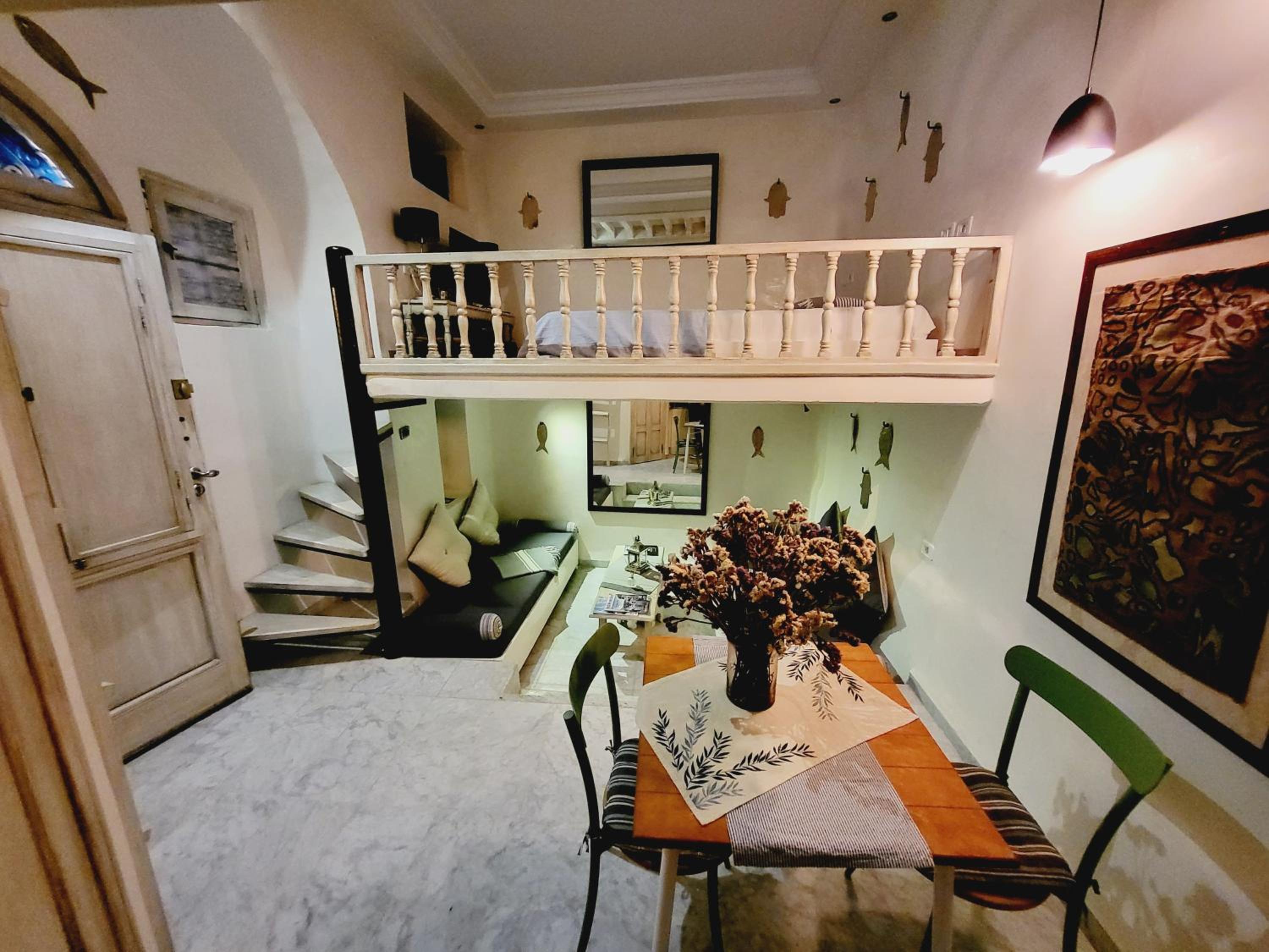 One-Bedroom Apartment photo 1