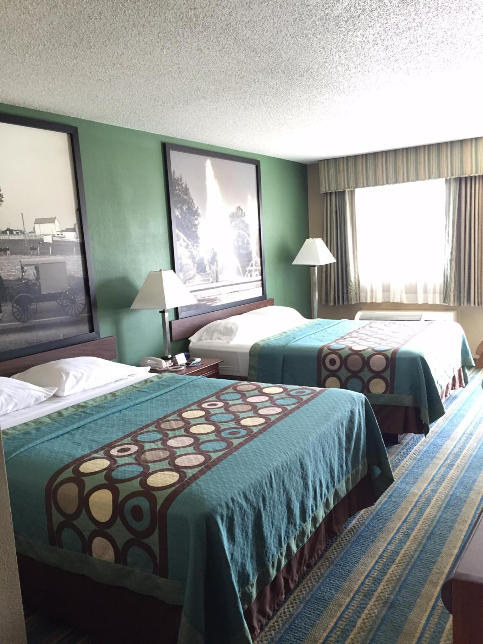Queen Room with Two Queen Beds - Non-Smoking - Photo 1