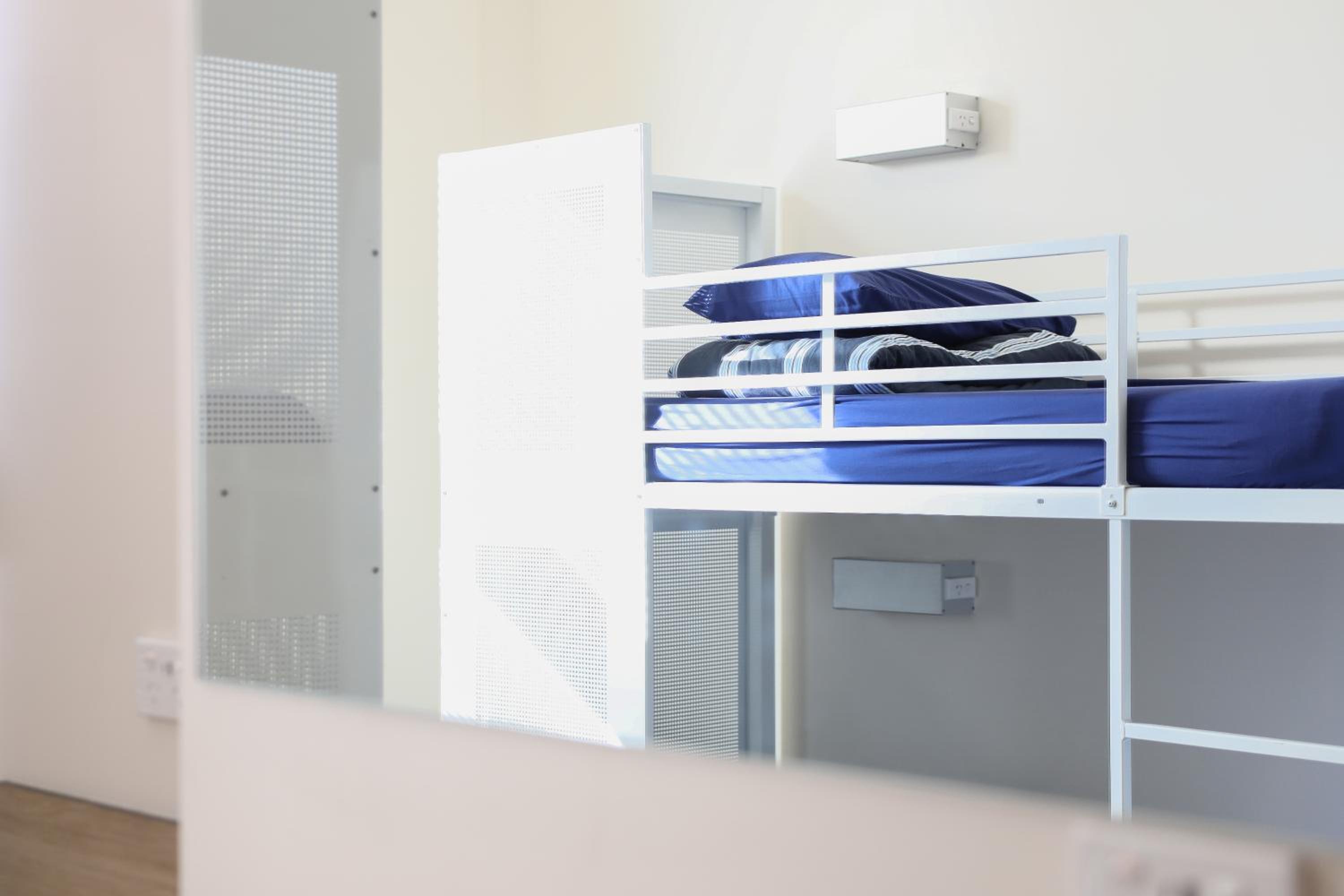 Bed in 4-Bed Mixed Dormitory Room with Shared Bathroom (age limit 18 - 40 years old only)