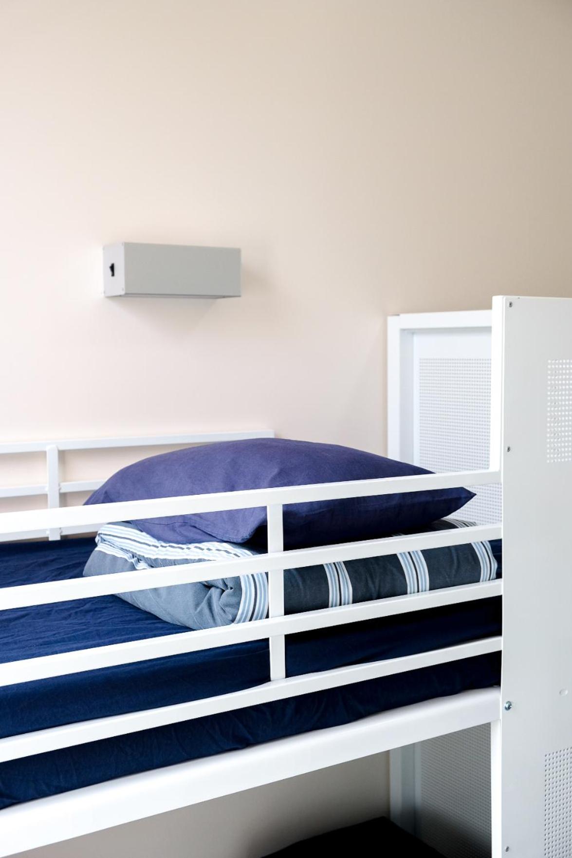 Bed in 4-Bed Mixed Dormitory Room with Shared Bathroom (age limit 18 - 40 years old only)