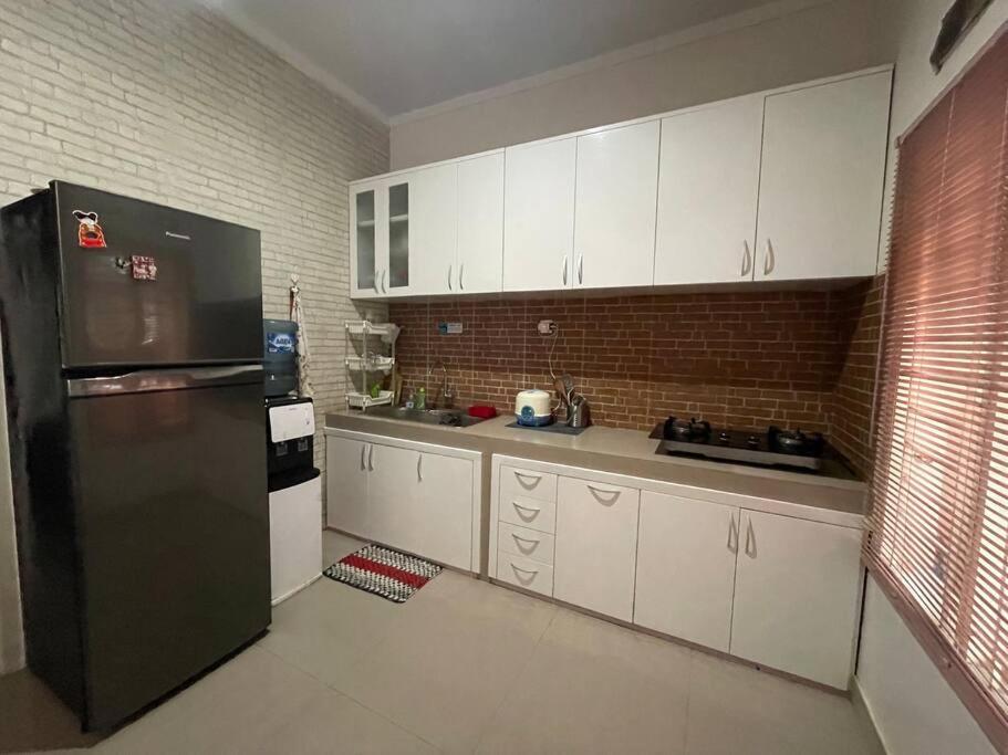 Three-Bedroom House photo 3