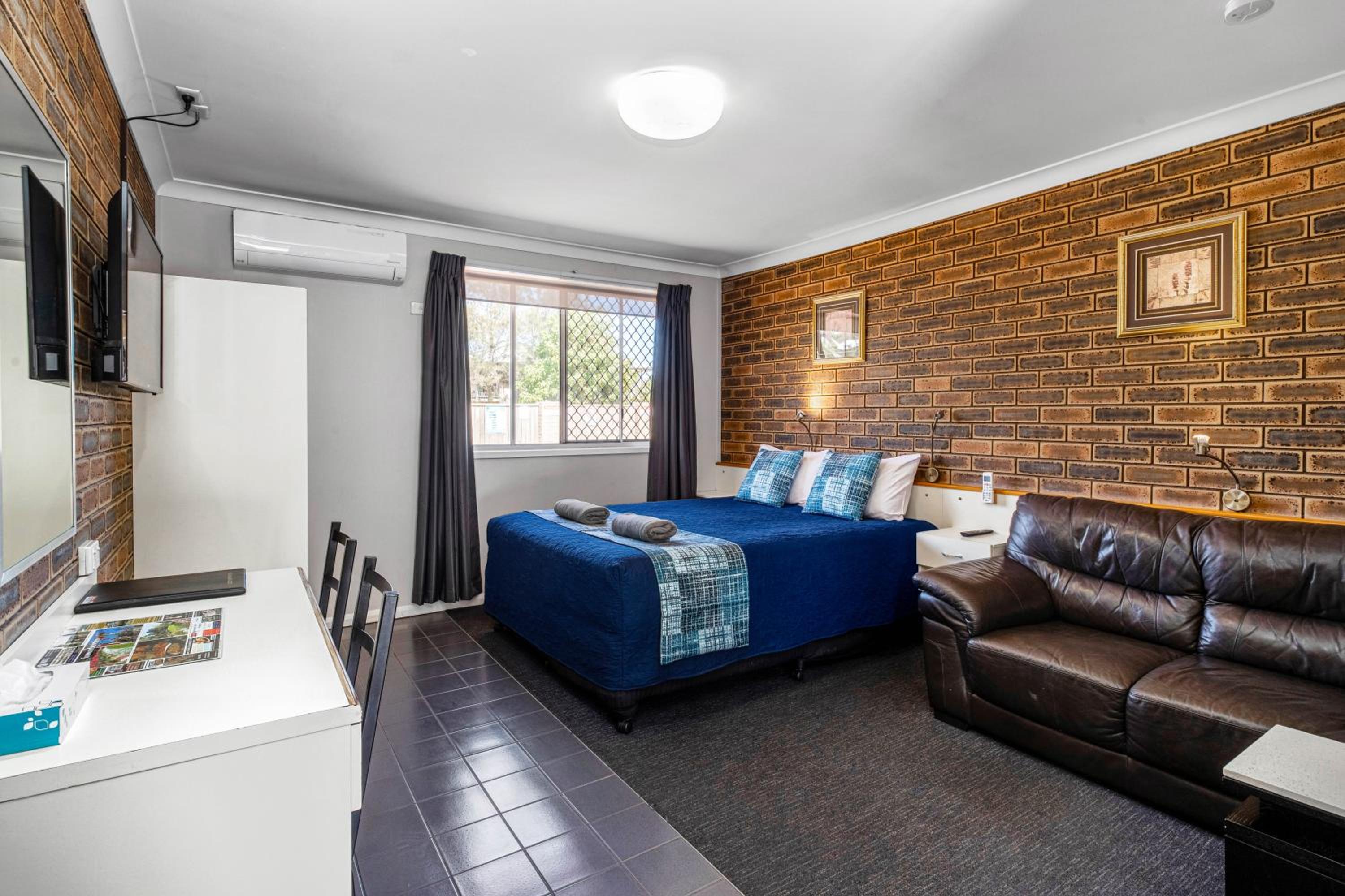 Standard Queen Room