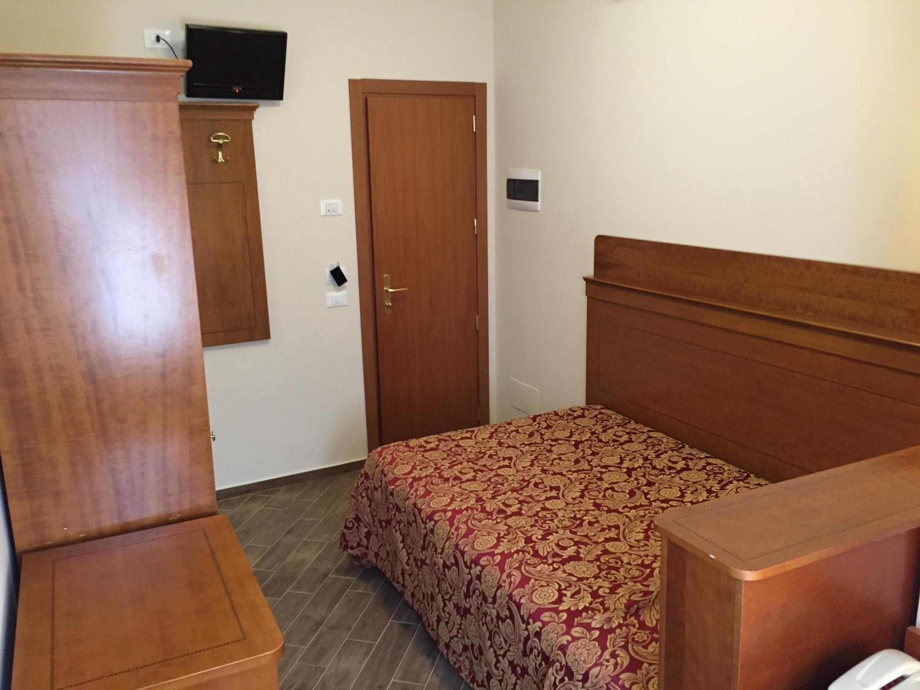 Single Room photo 3