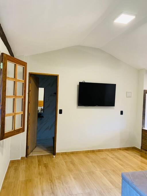 One-Bedroom House photo 1