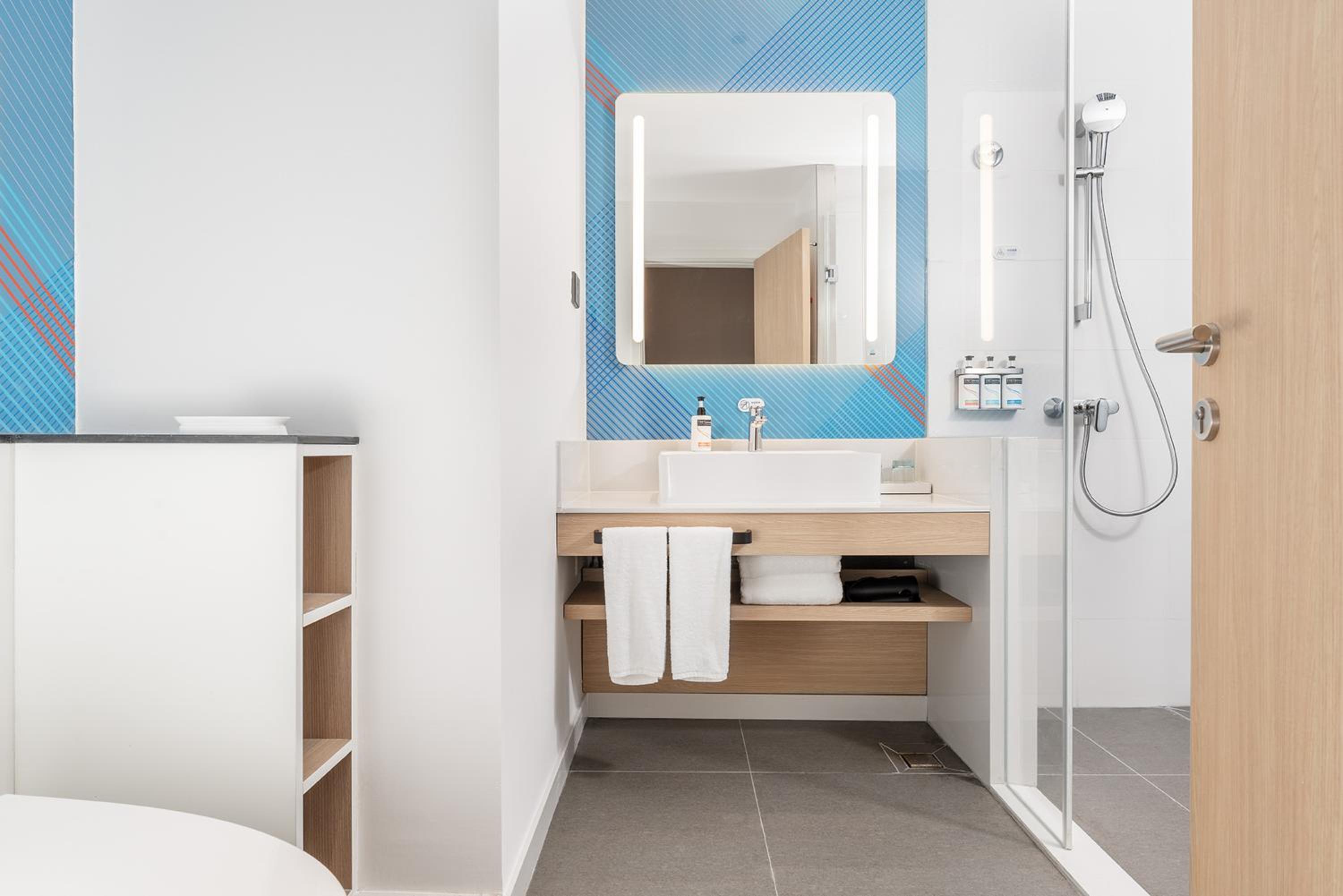 Standard Twin Room with Extra Floor Space photo 3