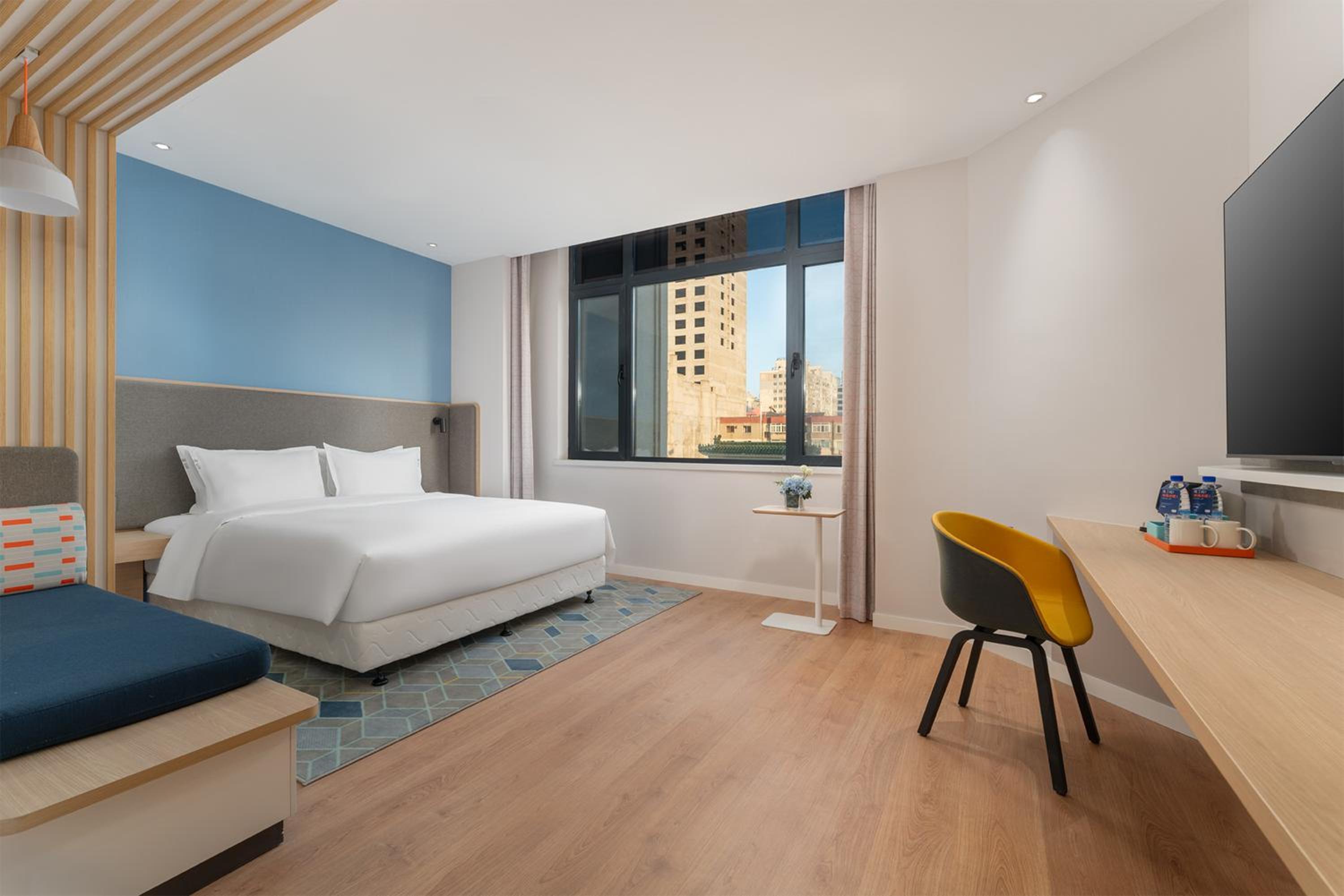 Standard King Room with Extra Floor Space photo 1