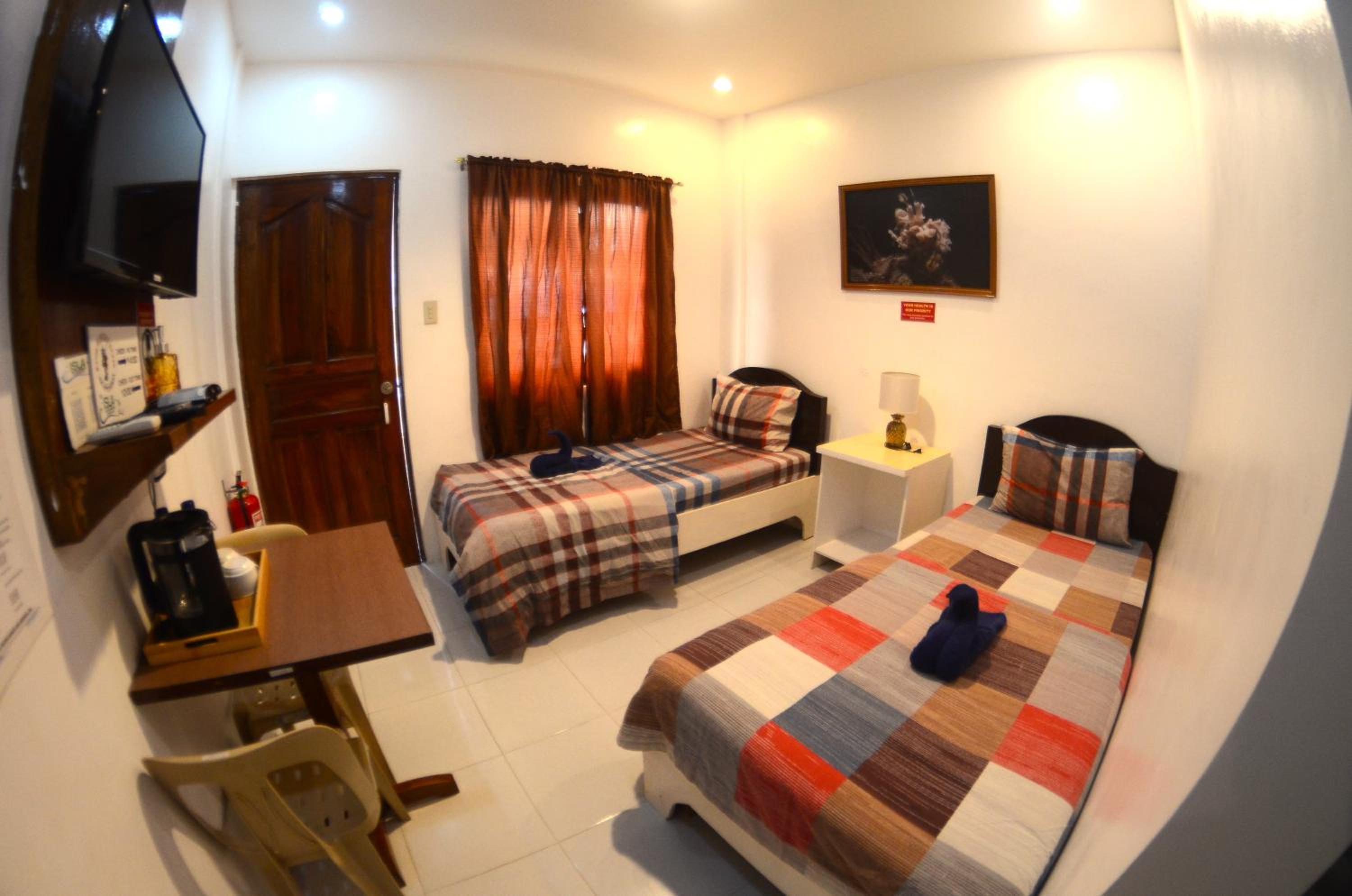 Twin Room With Private Bathroom photo 2