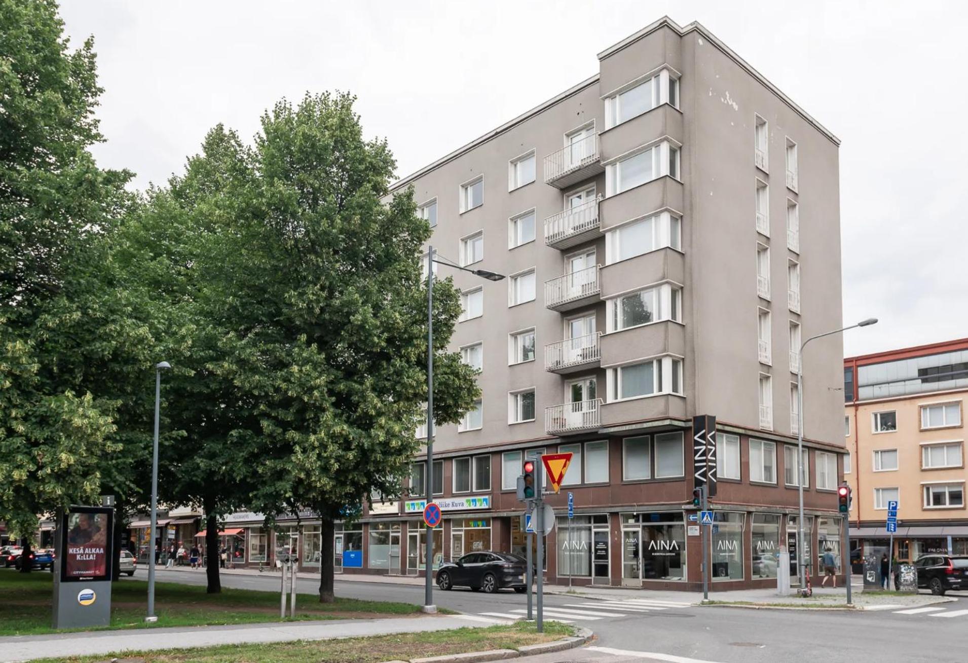 Apartment with Balcony - Photo 15