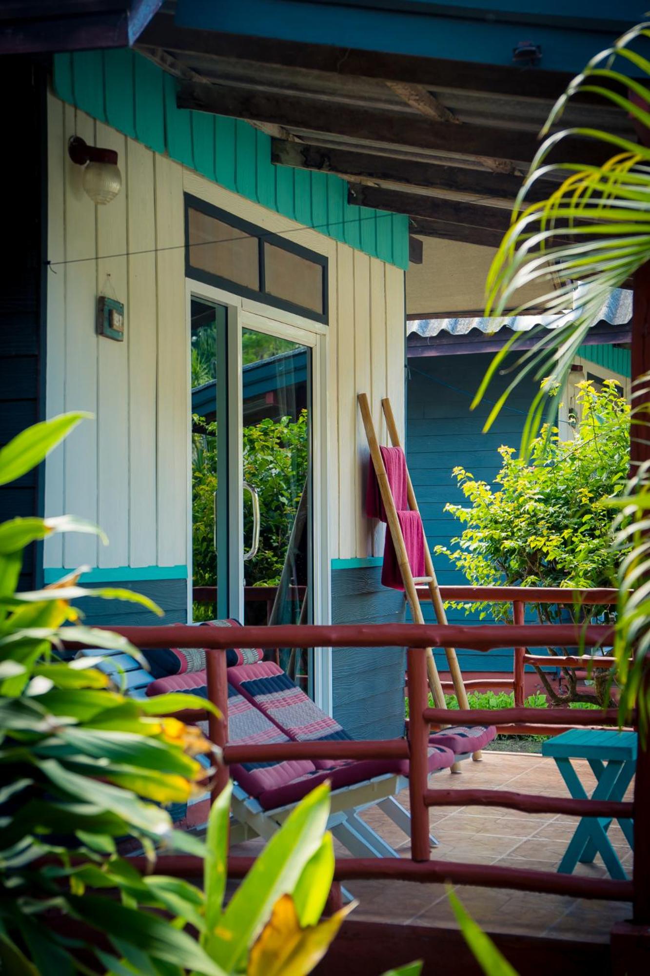 Deluxe Bungalow photo 2