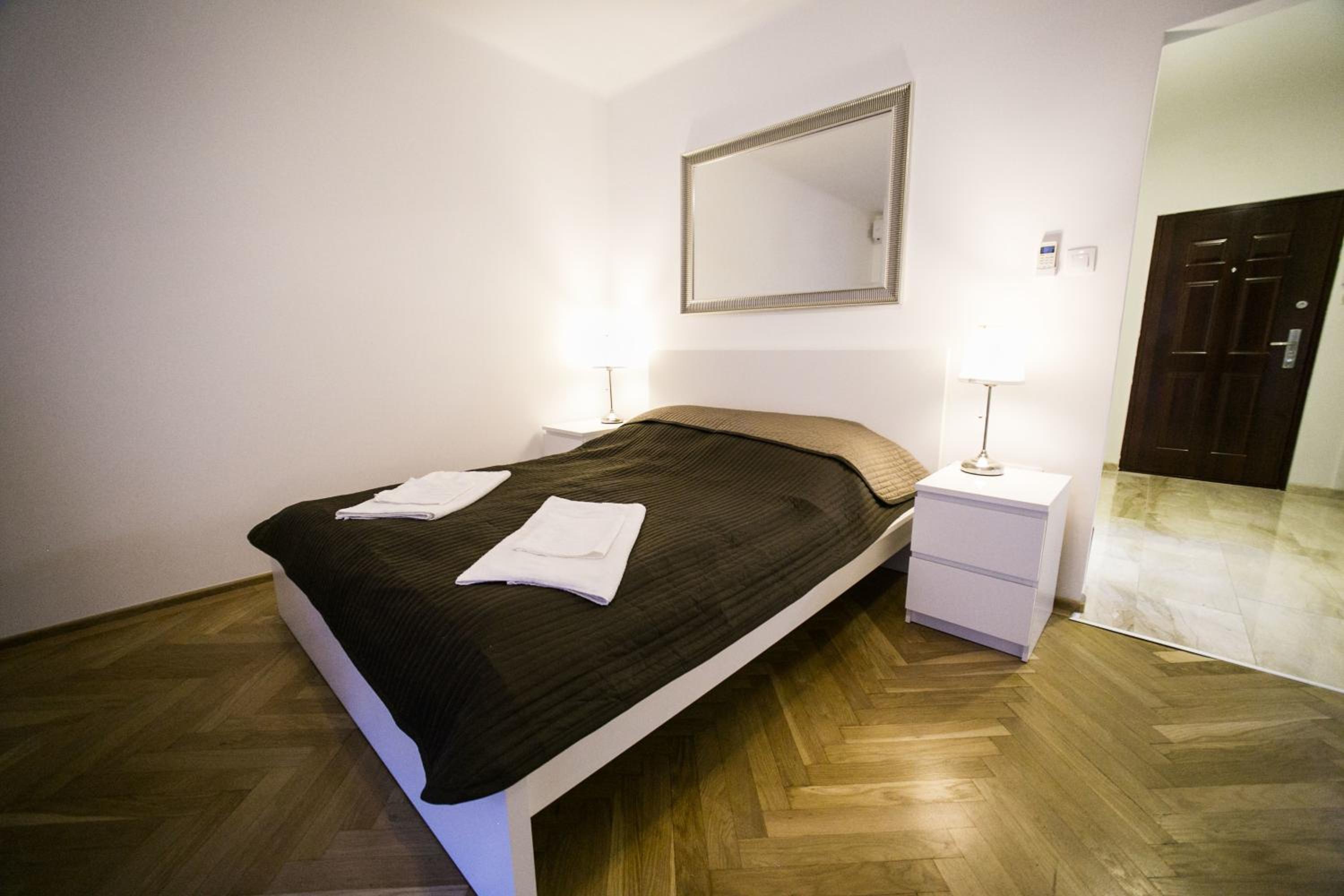 Apartment with Terrace - Photo 14