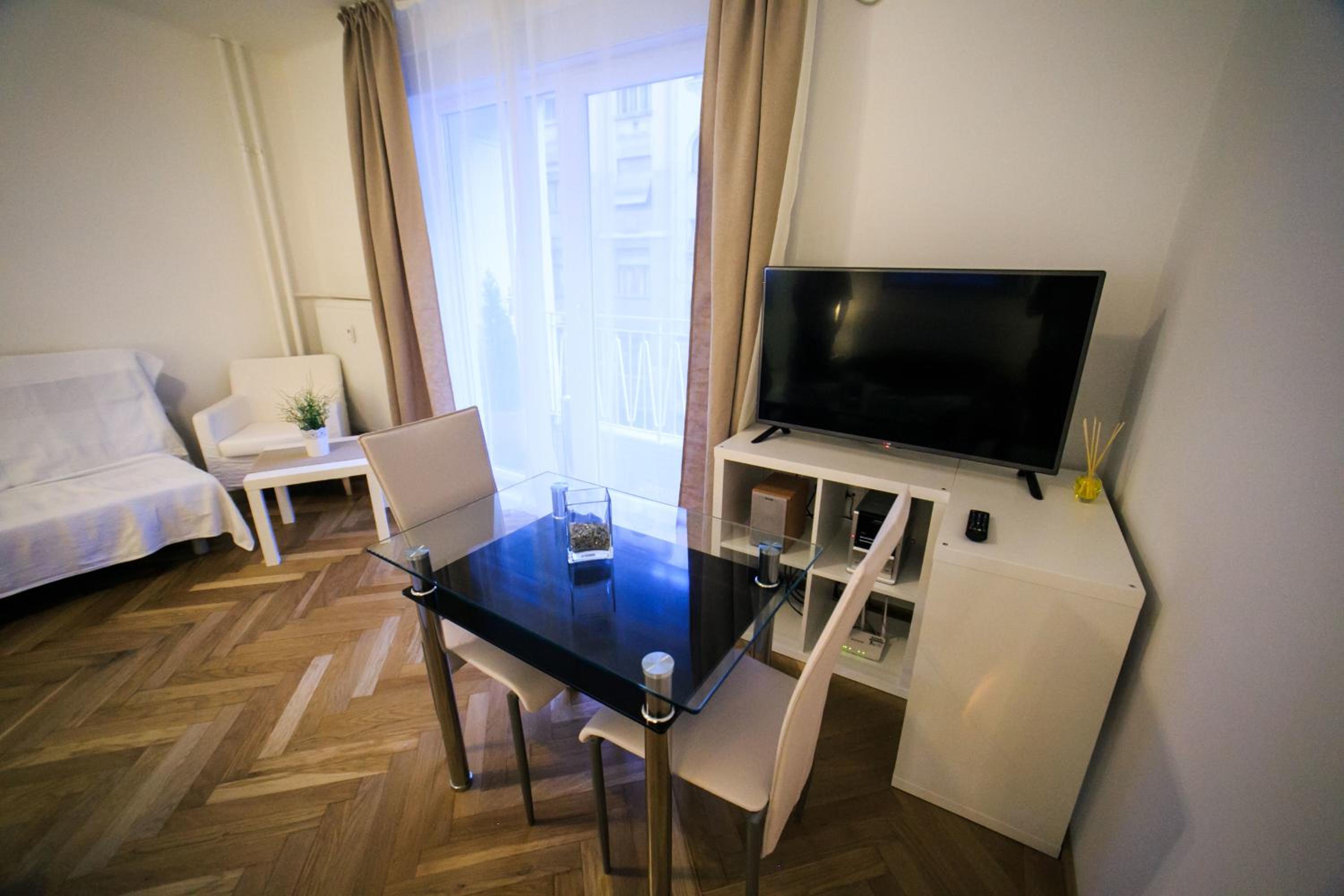 Apartment with Terrace - Photo 3