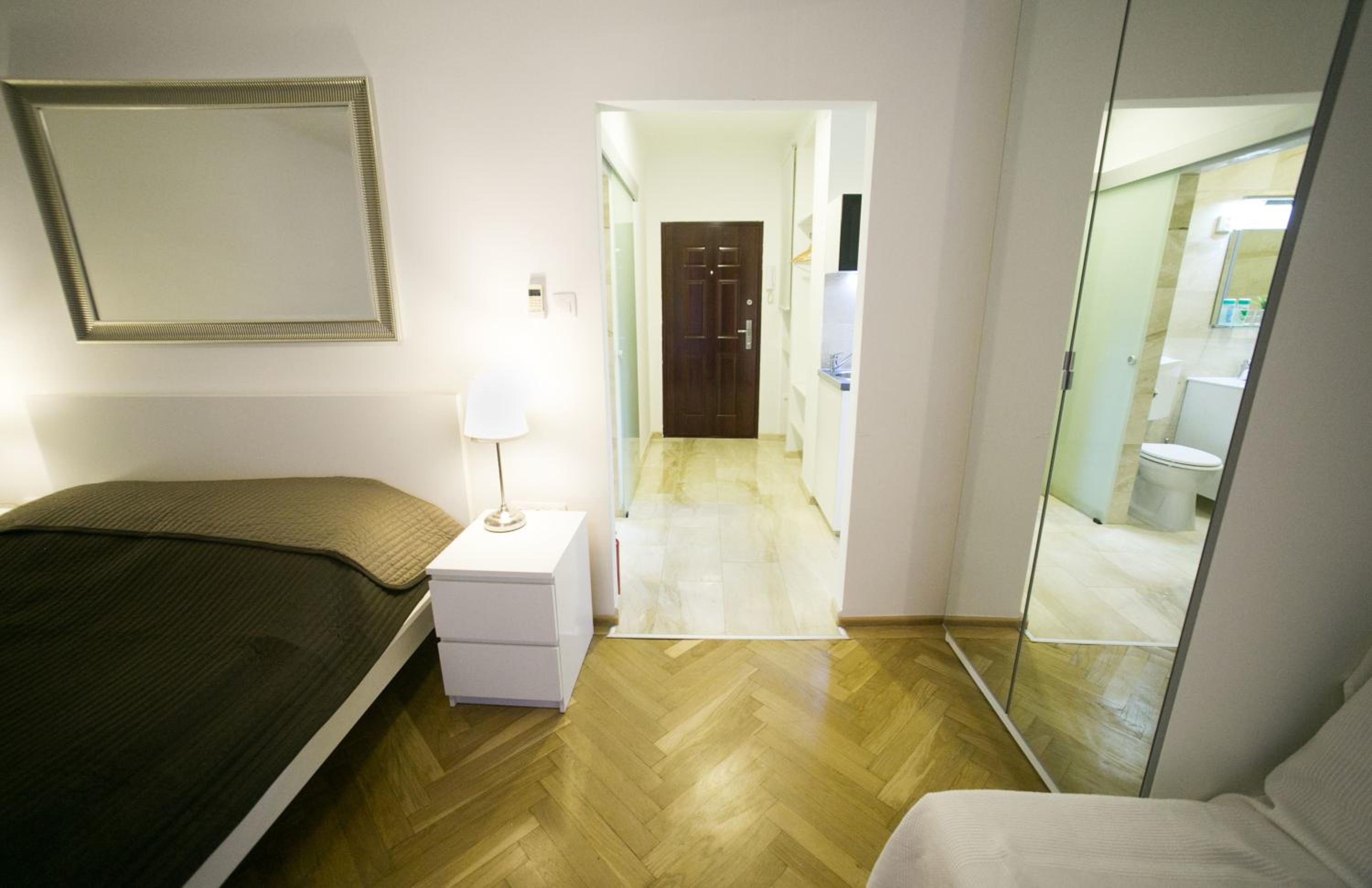 Apartment with Terrace - Photo 4