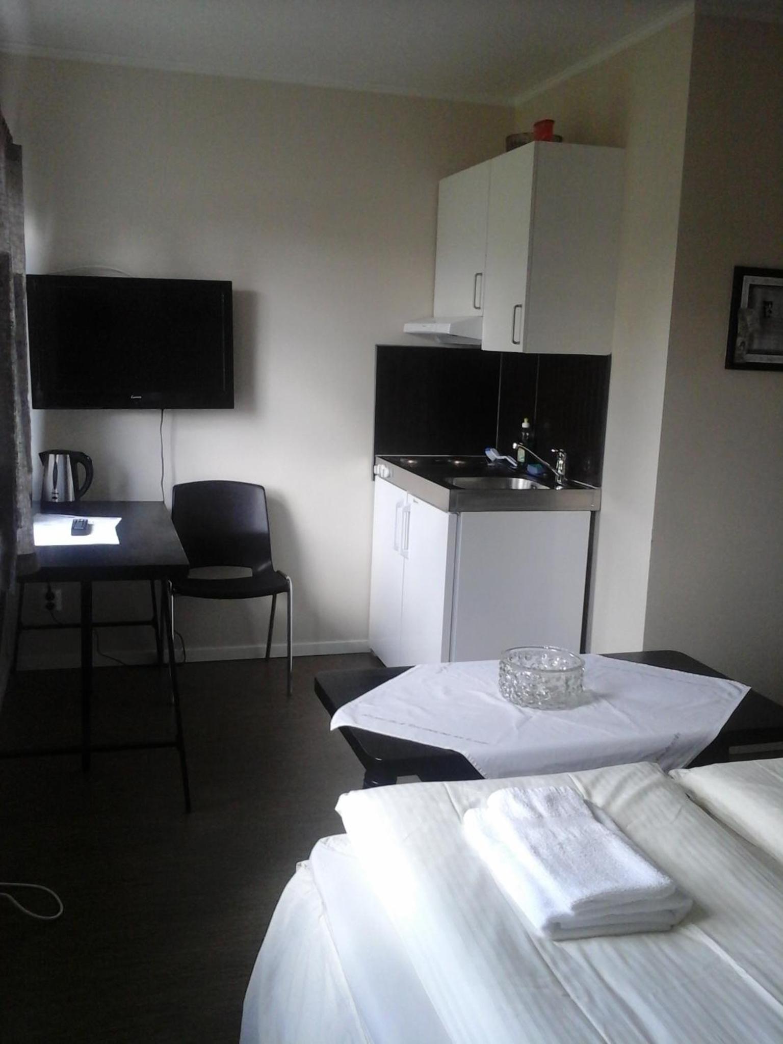 Apartment with Private Bathroom photo 2