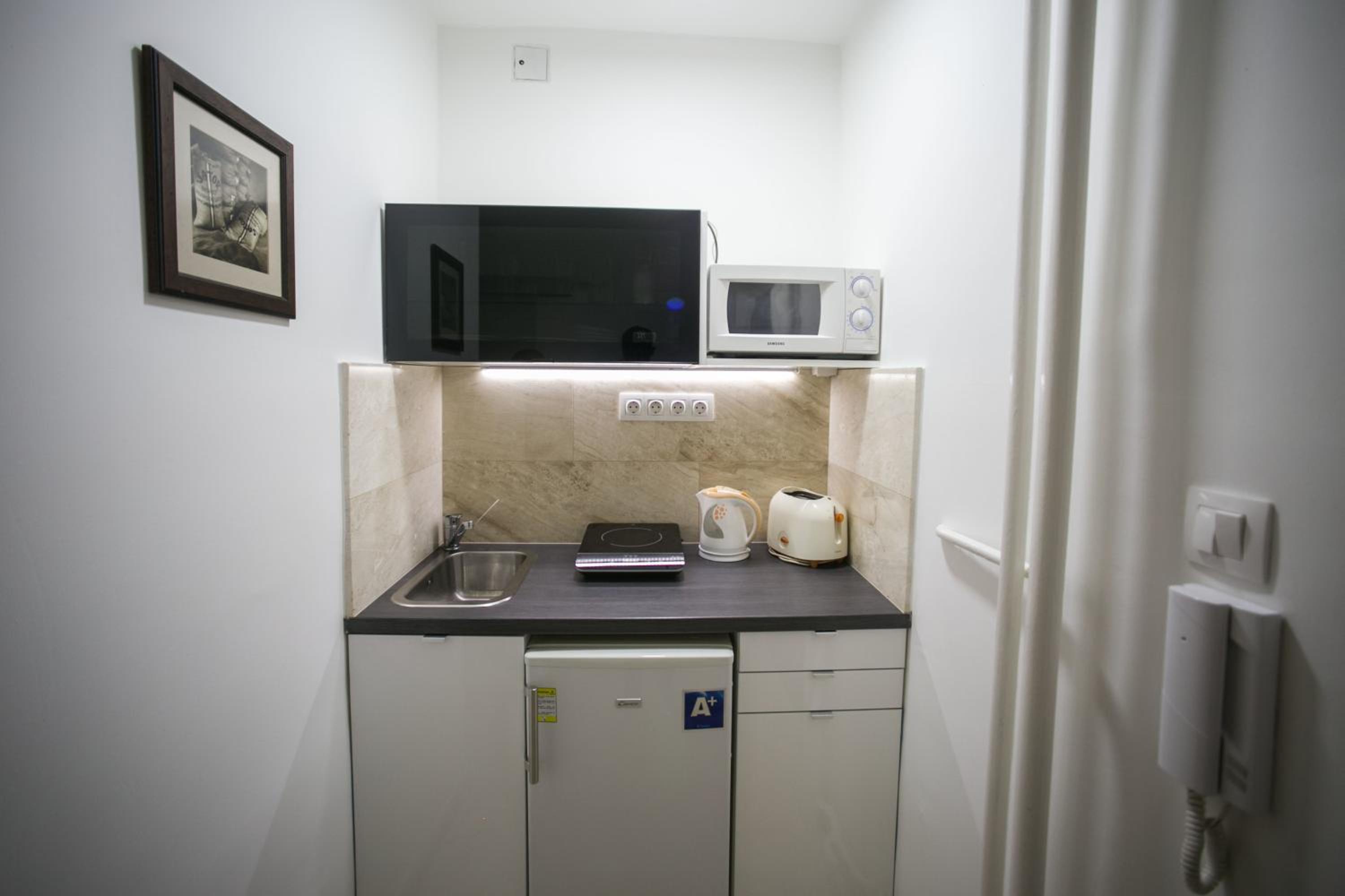 Apartment with Terrace - Photo 9