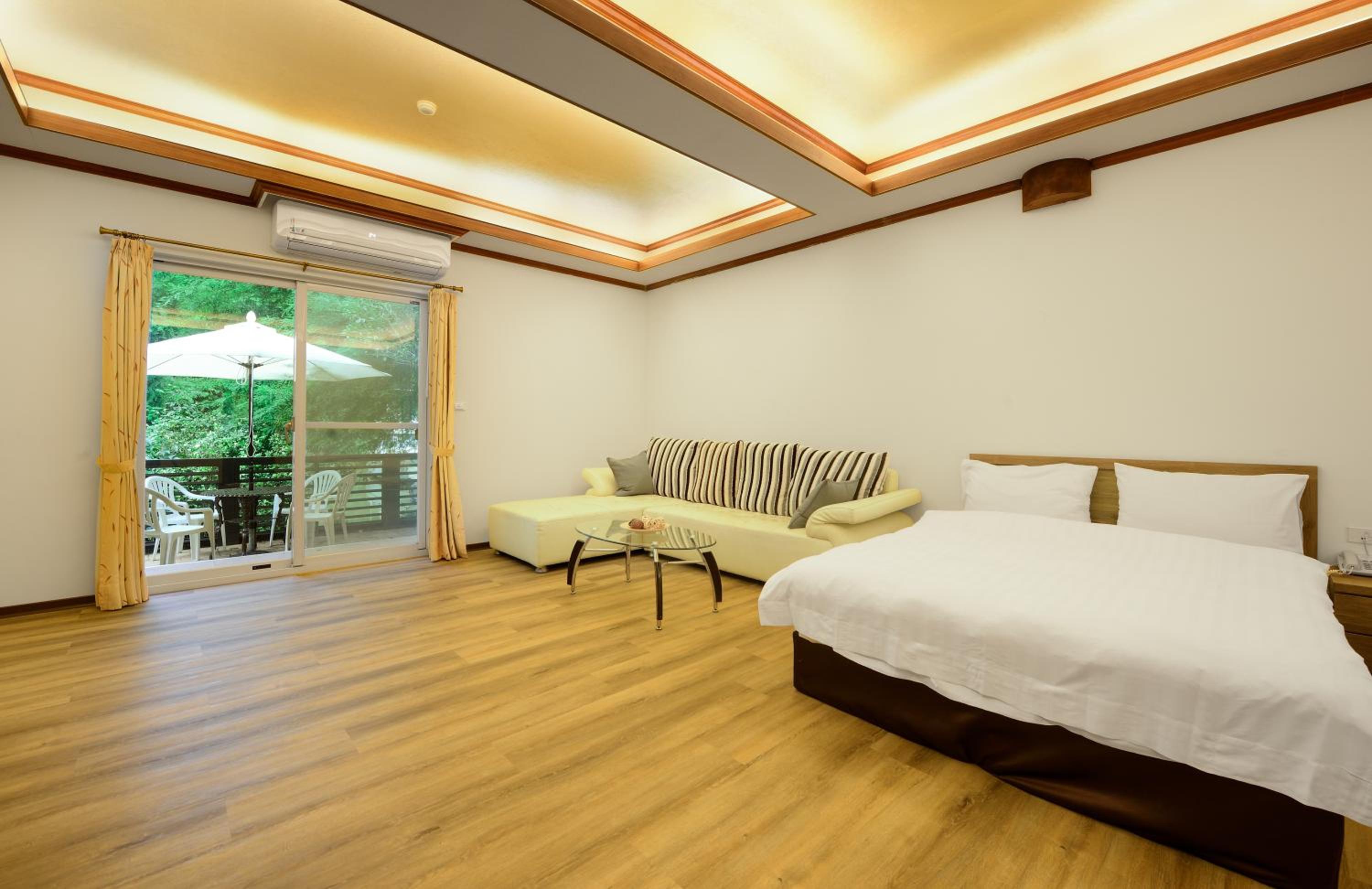Suite with Garden View