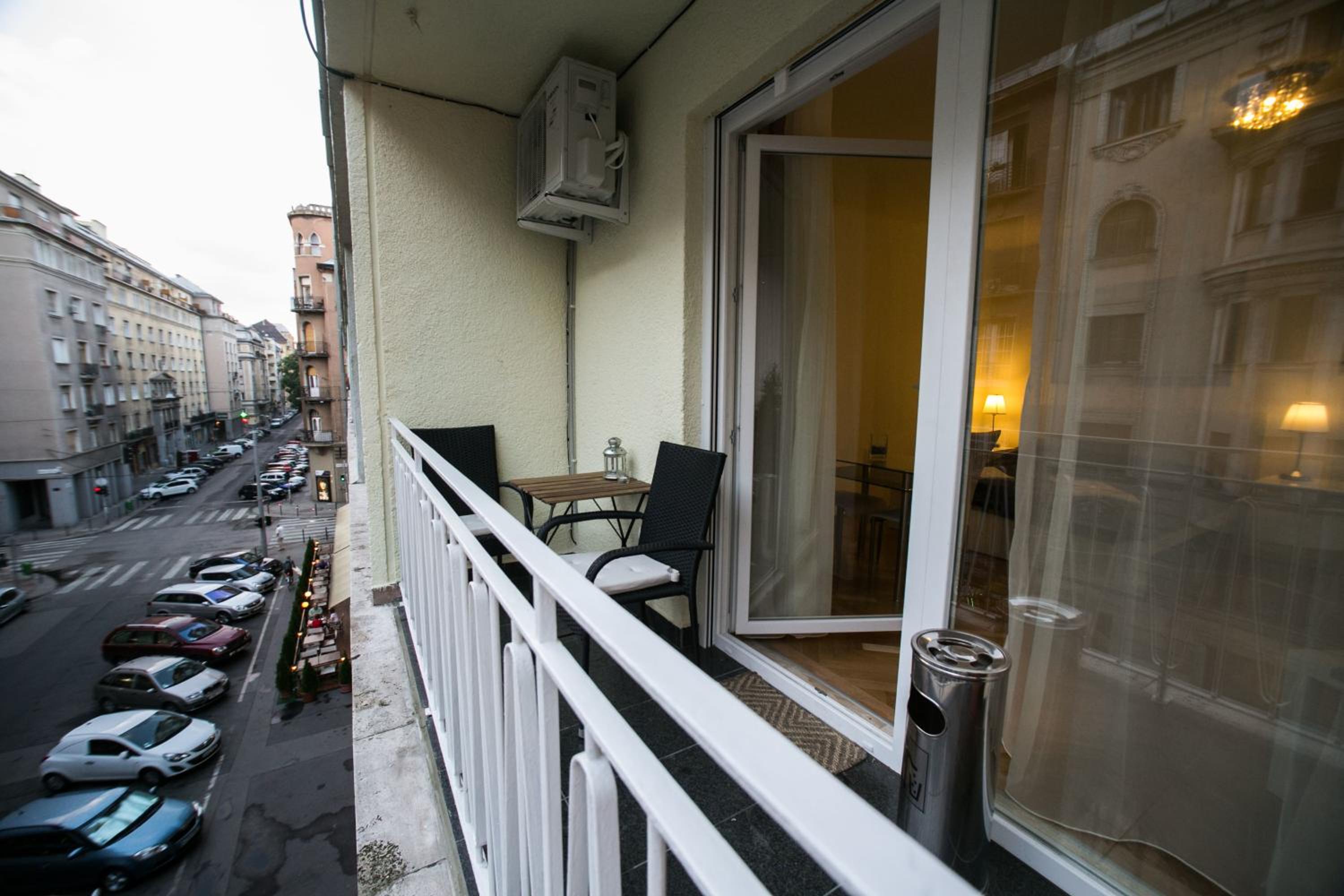 Apartment with Terrace - Photo 58