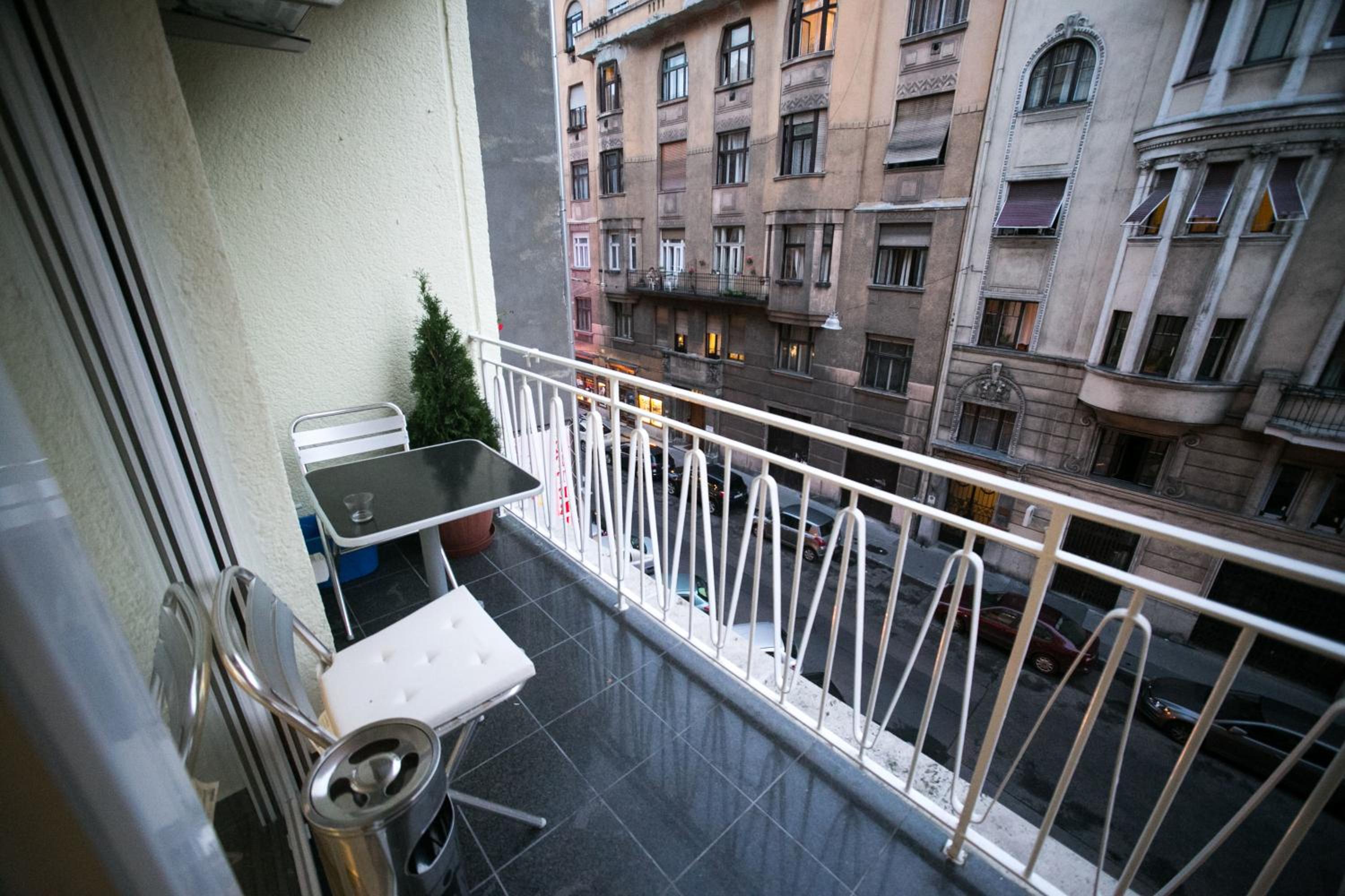 Apartment with Terrace - Photo 44