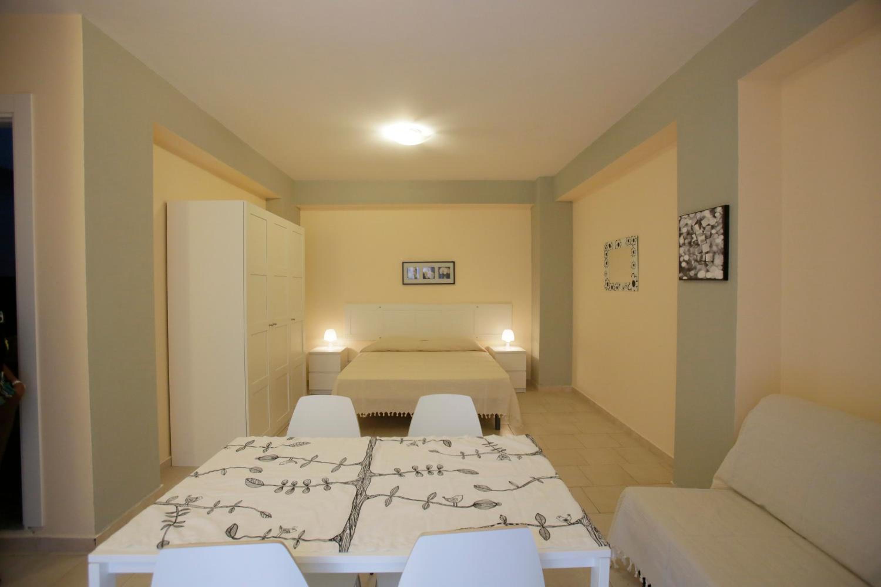 Studio (2 Adults)
