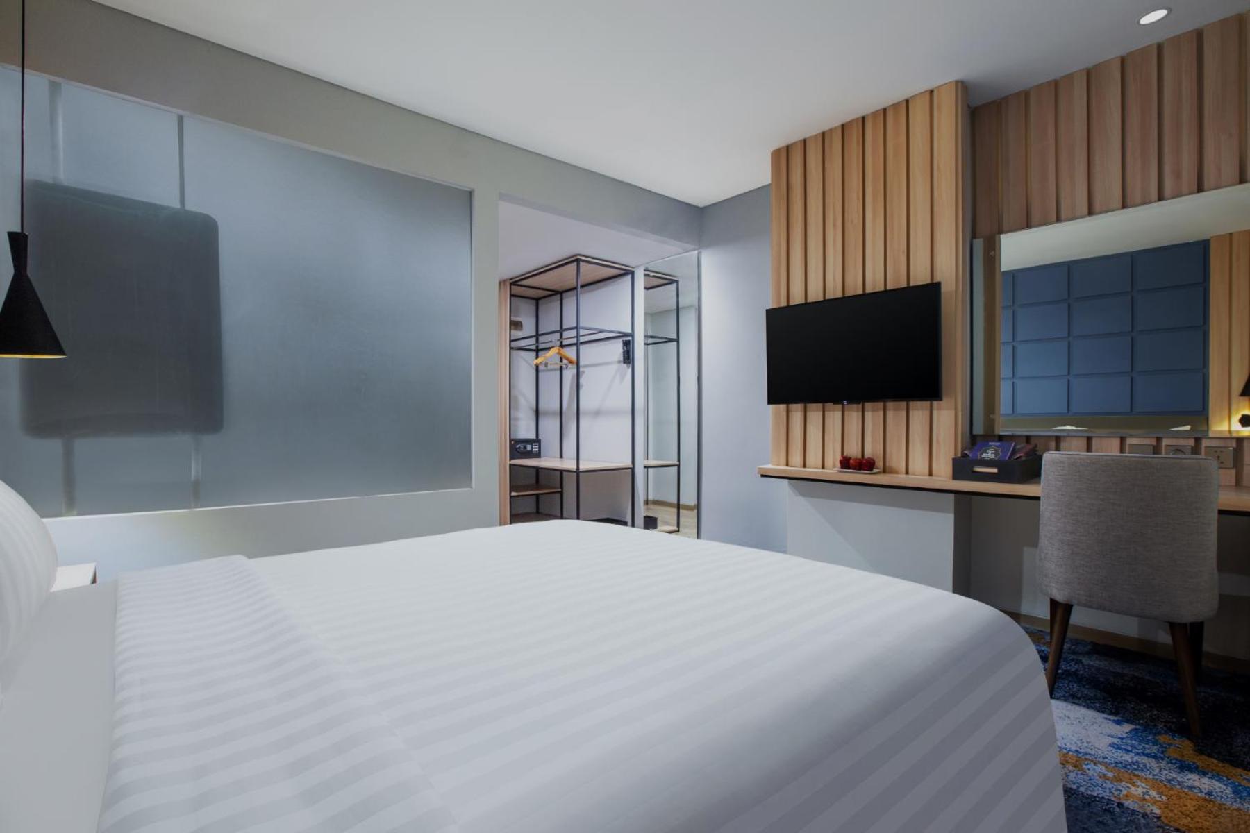 Deluxe Double or Twin Room with Pool Access - Photo 2