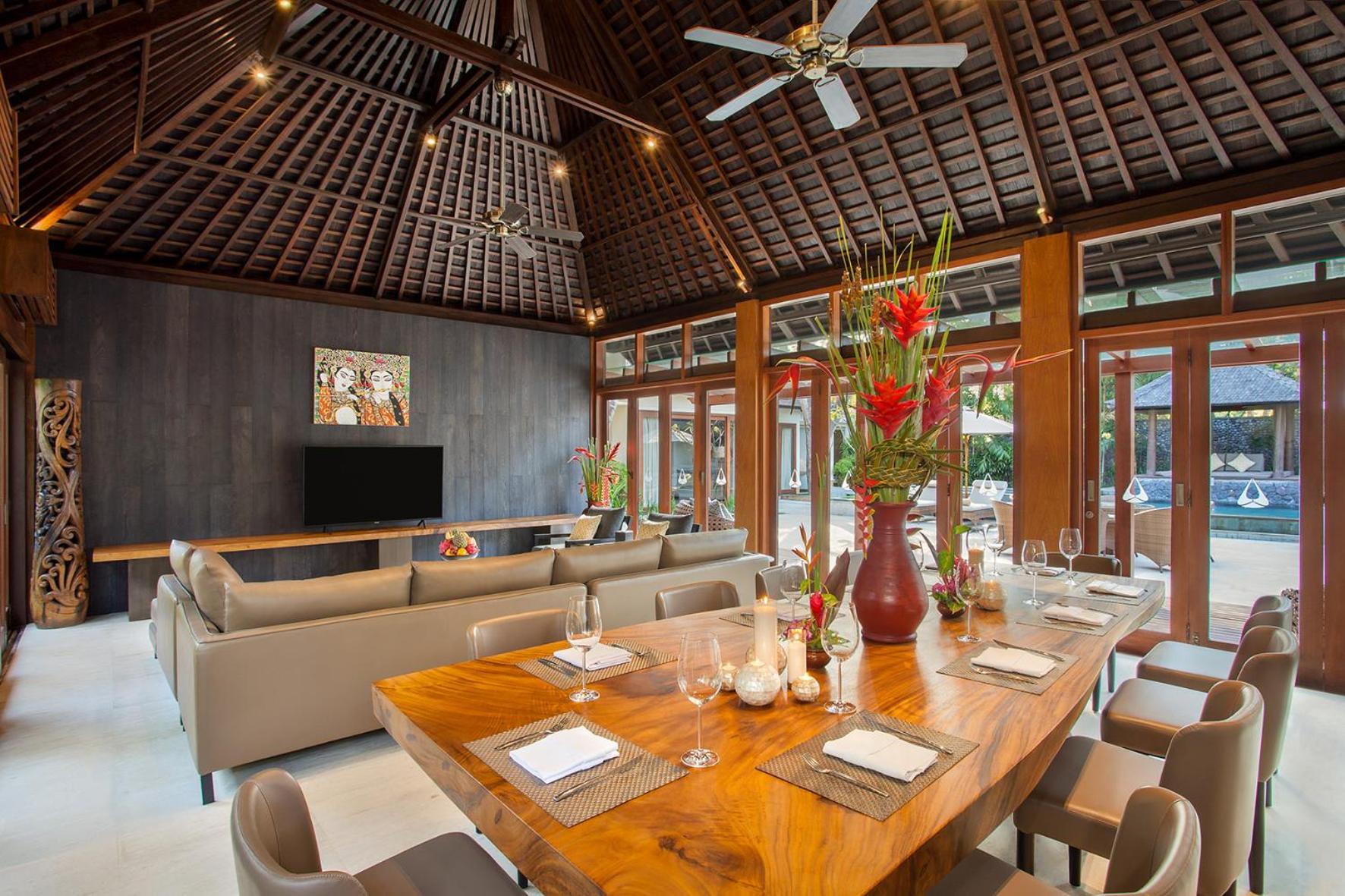 Three-Bedroom Villa with Pool and Garden View photo 3
