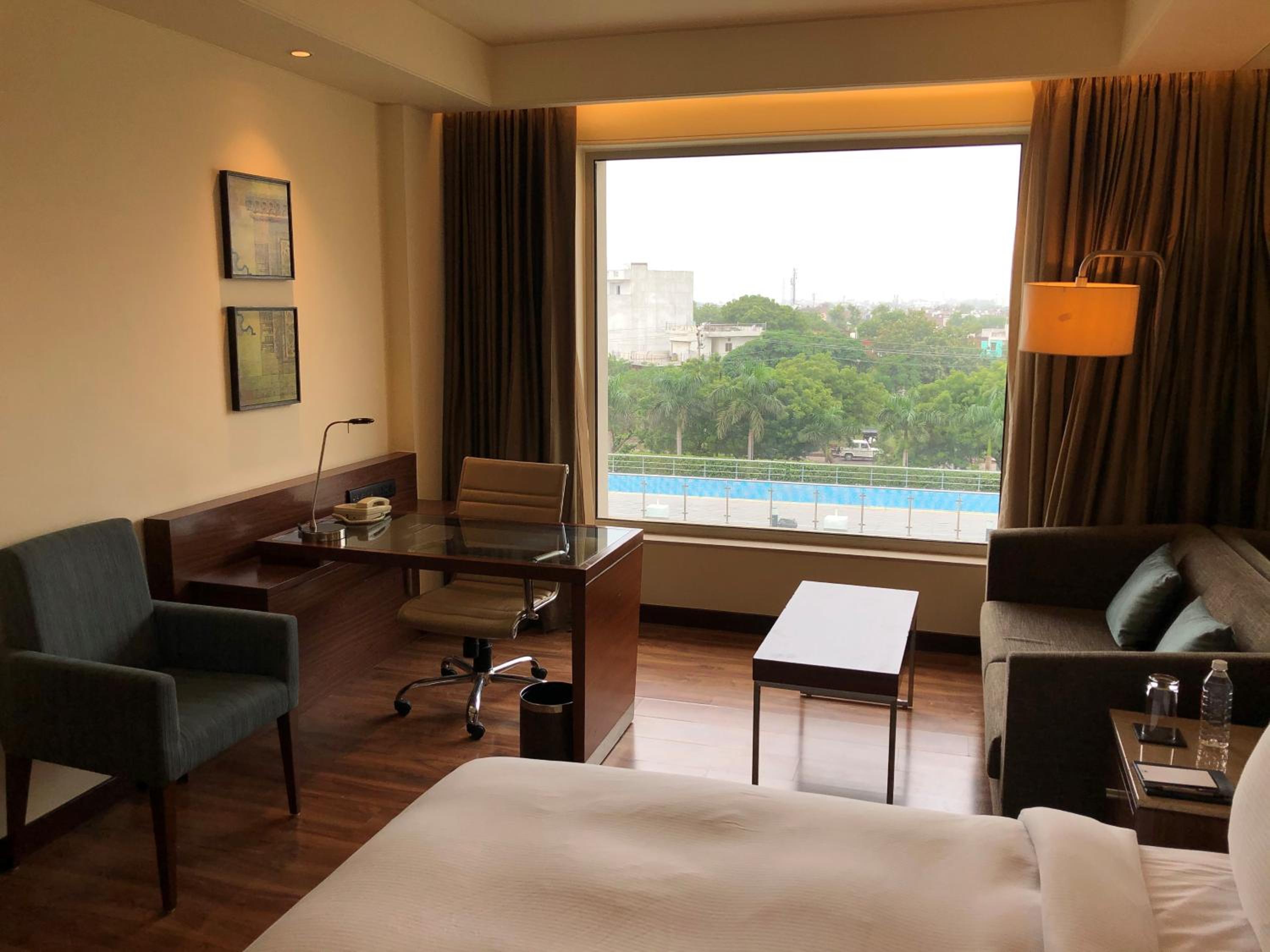 King Room with Pool View - Photo 4