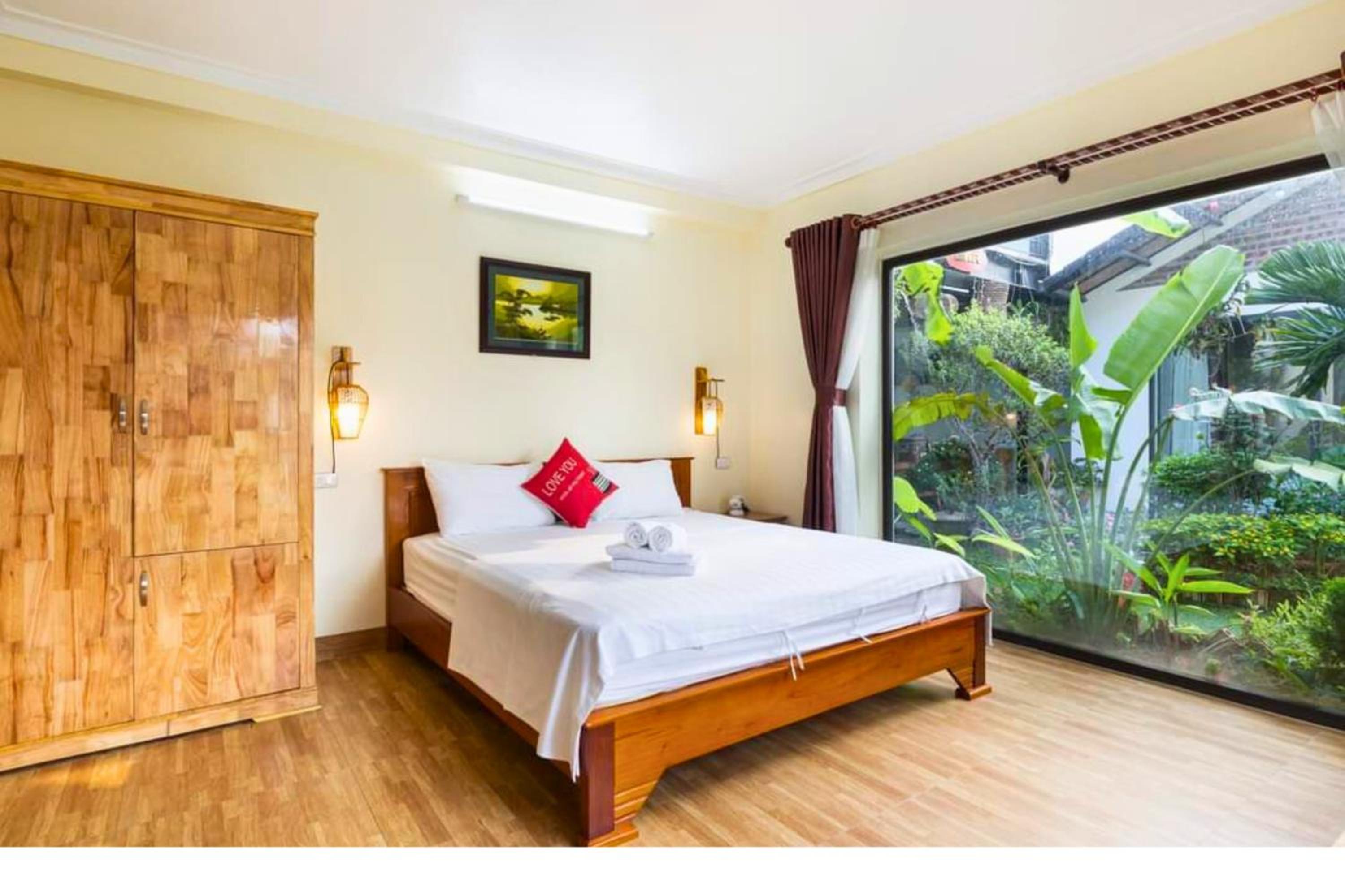 Deluxe King Room photo 1