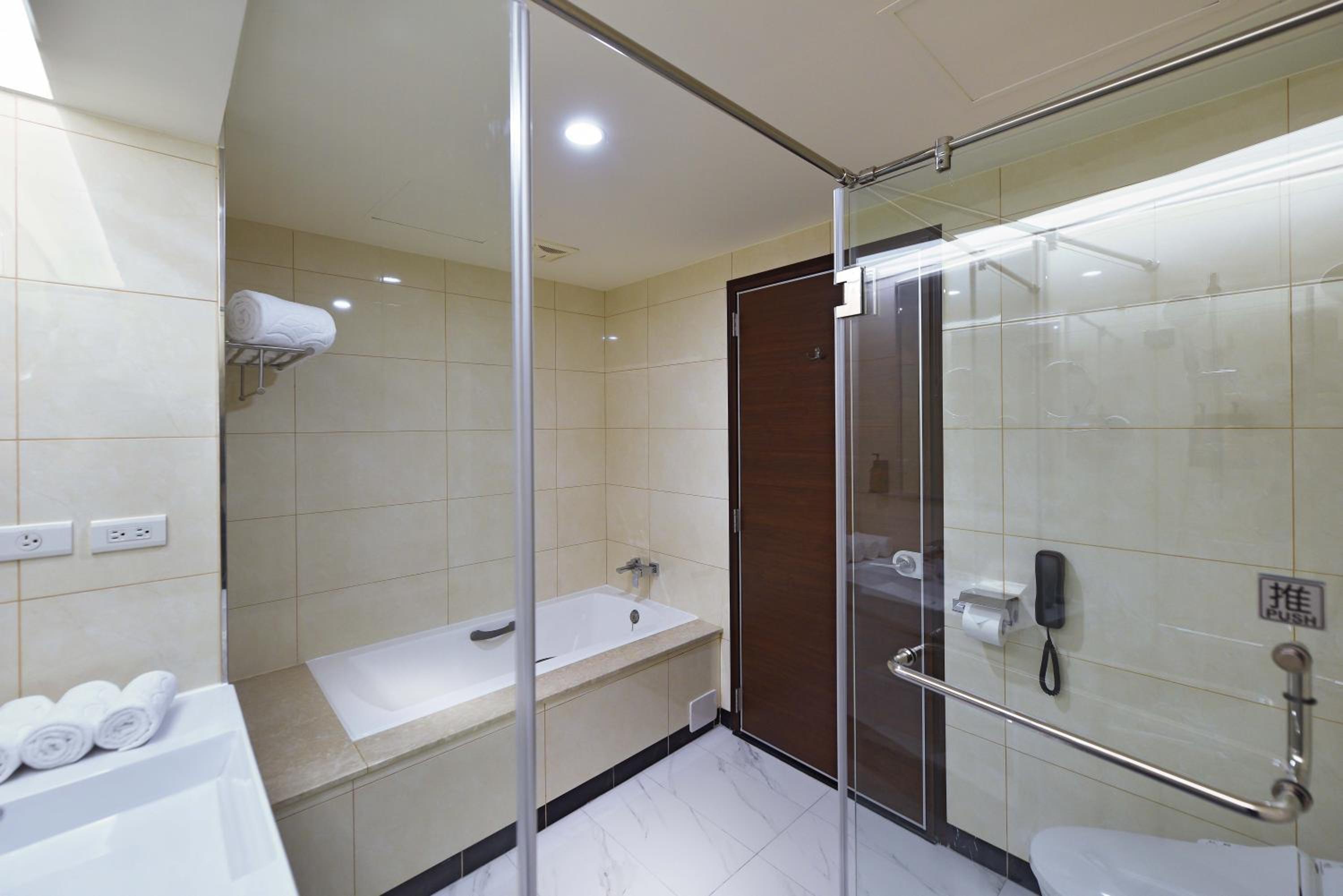 Deluxe Quadruple Room photo 3