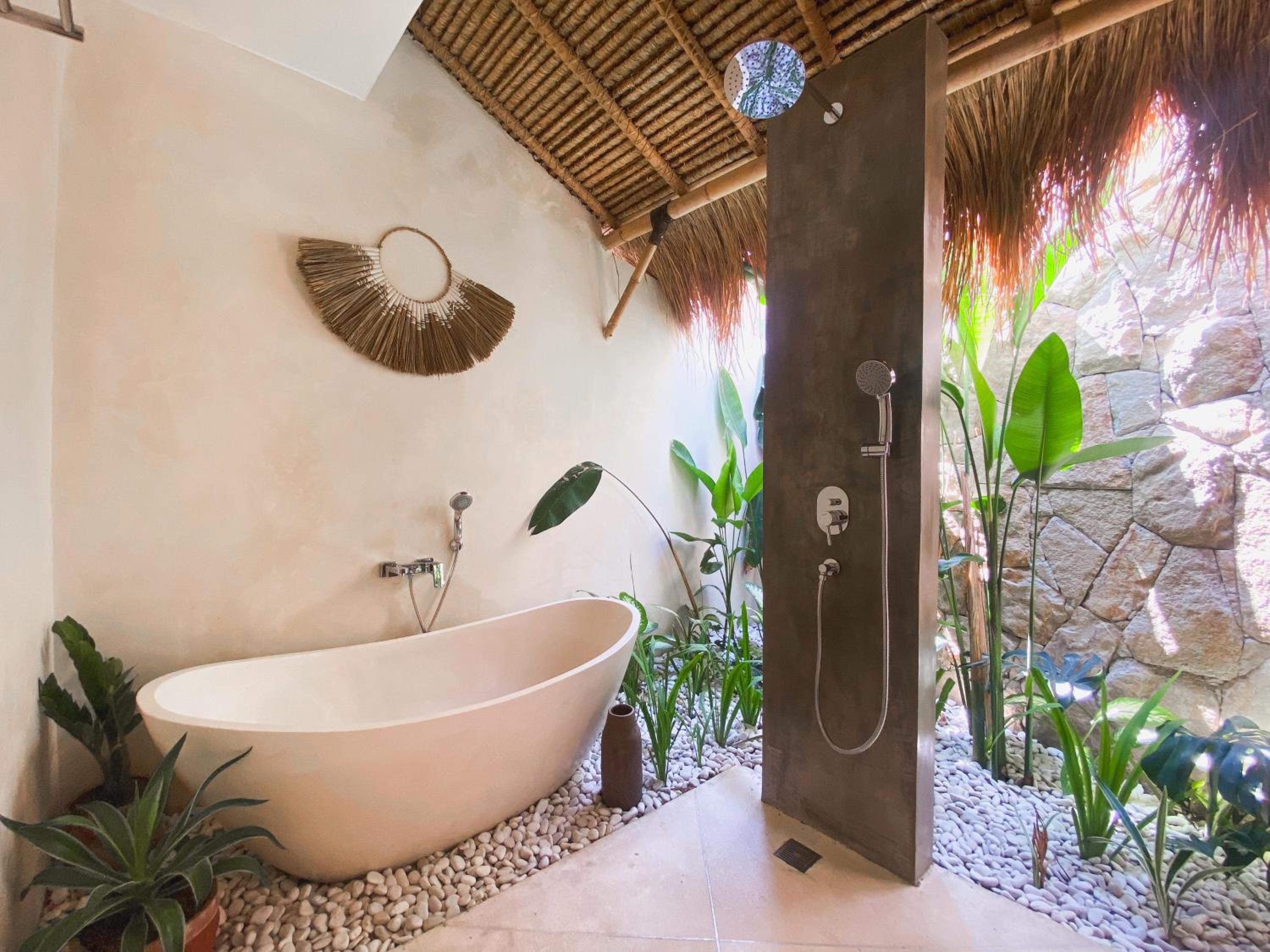 Deluxe Double Room with Bath photo 3