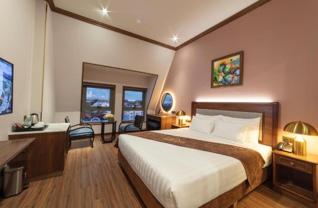 Deluxe Double Room - Photo 14