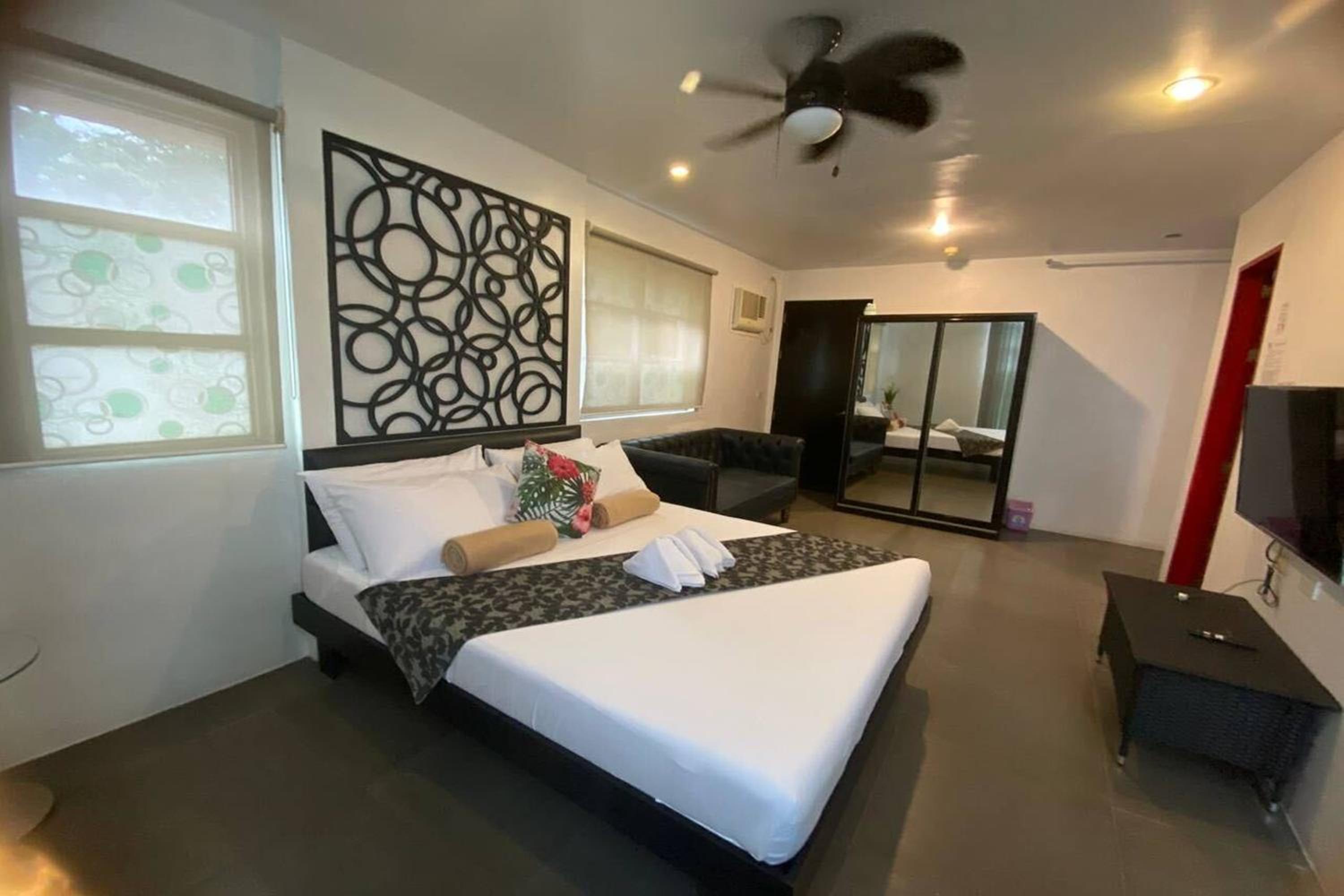 Queen Room photo 1