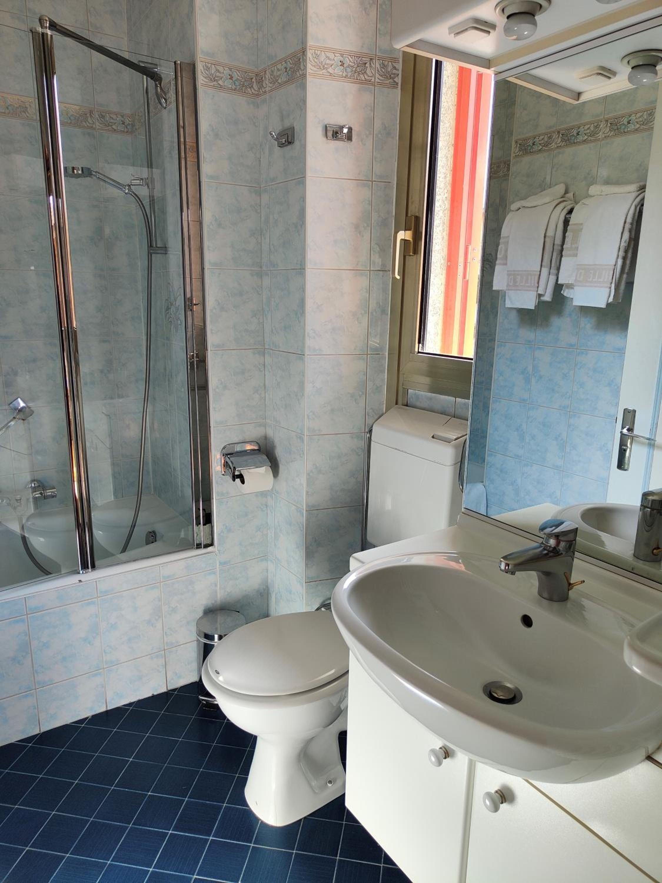Mountain Double or Twin Room - Photo 11