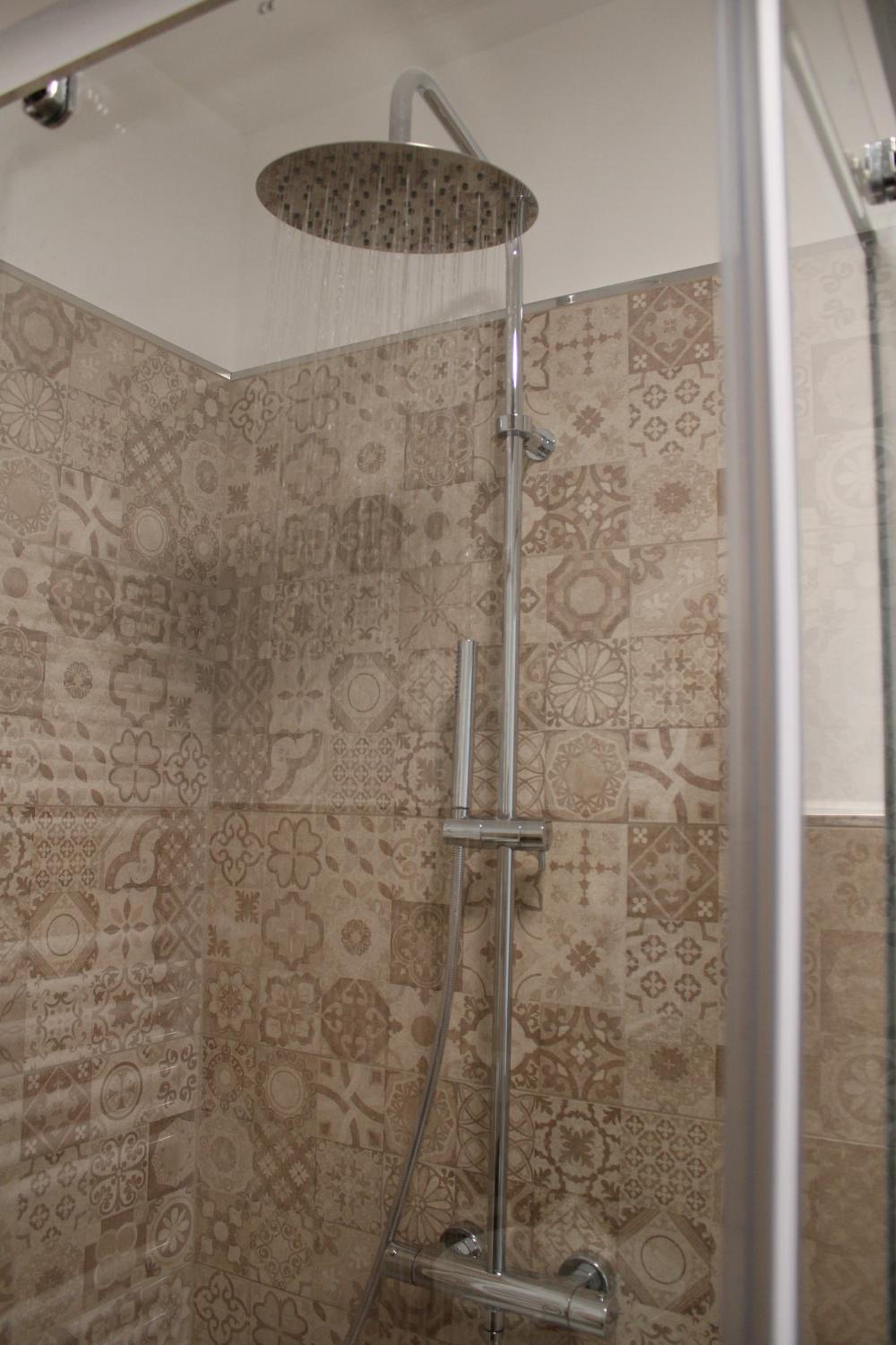 Twin Room with Private Bathroom photo 3