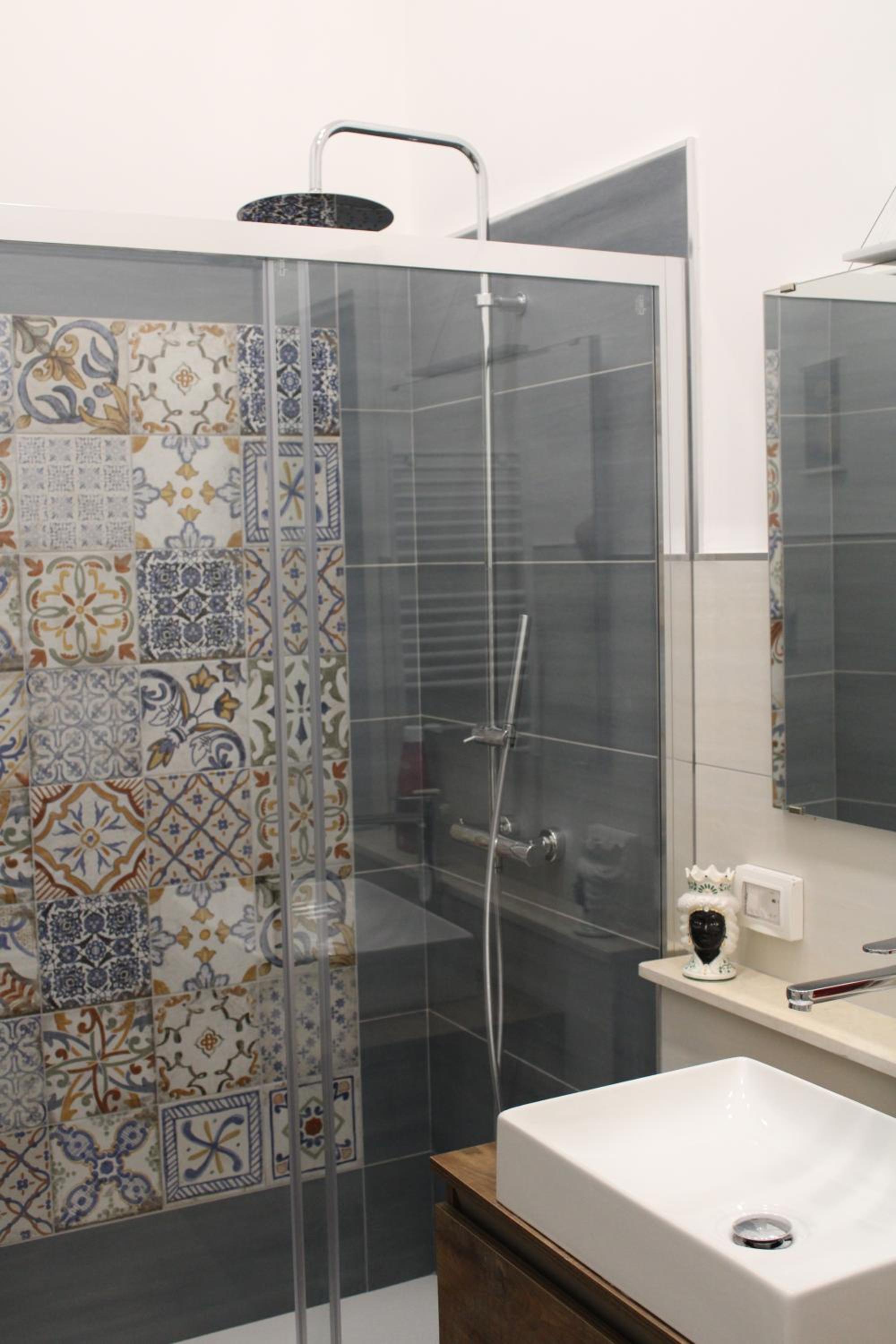 Twin Room with Private Bathroom photo 2