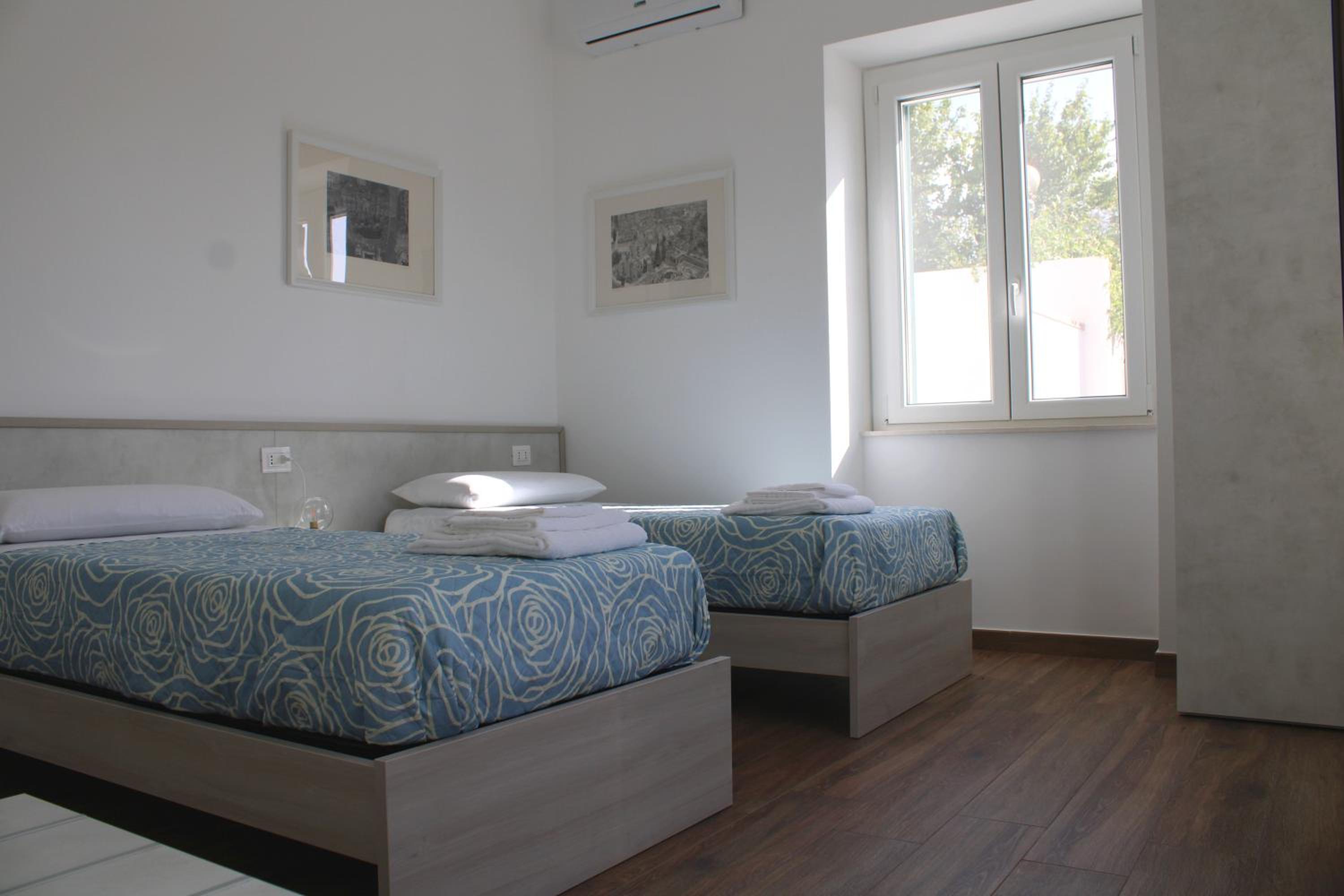 Twin Room with Private Bathroom photo 1