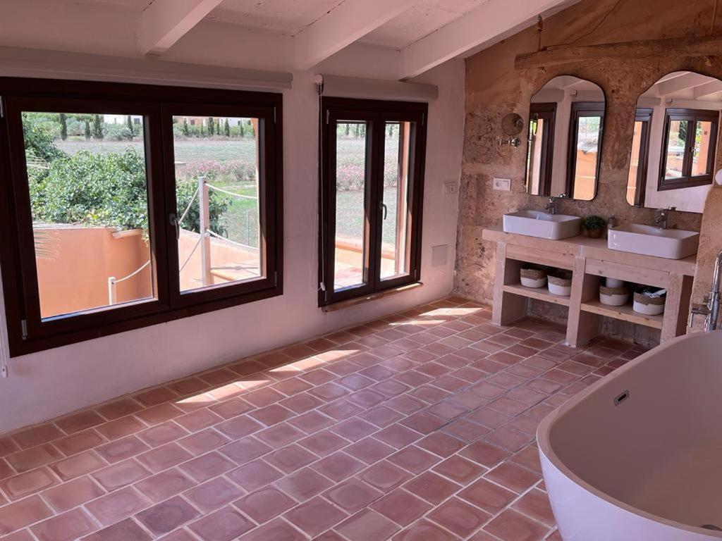 Three-Bedroom House photo 2