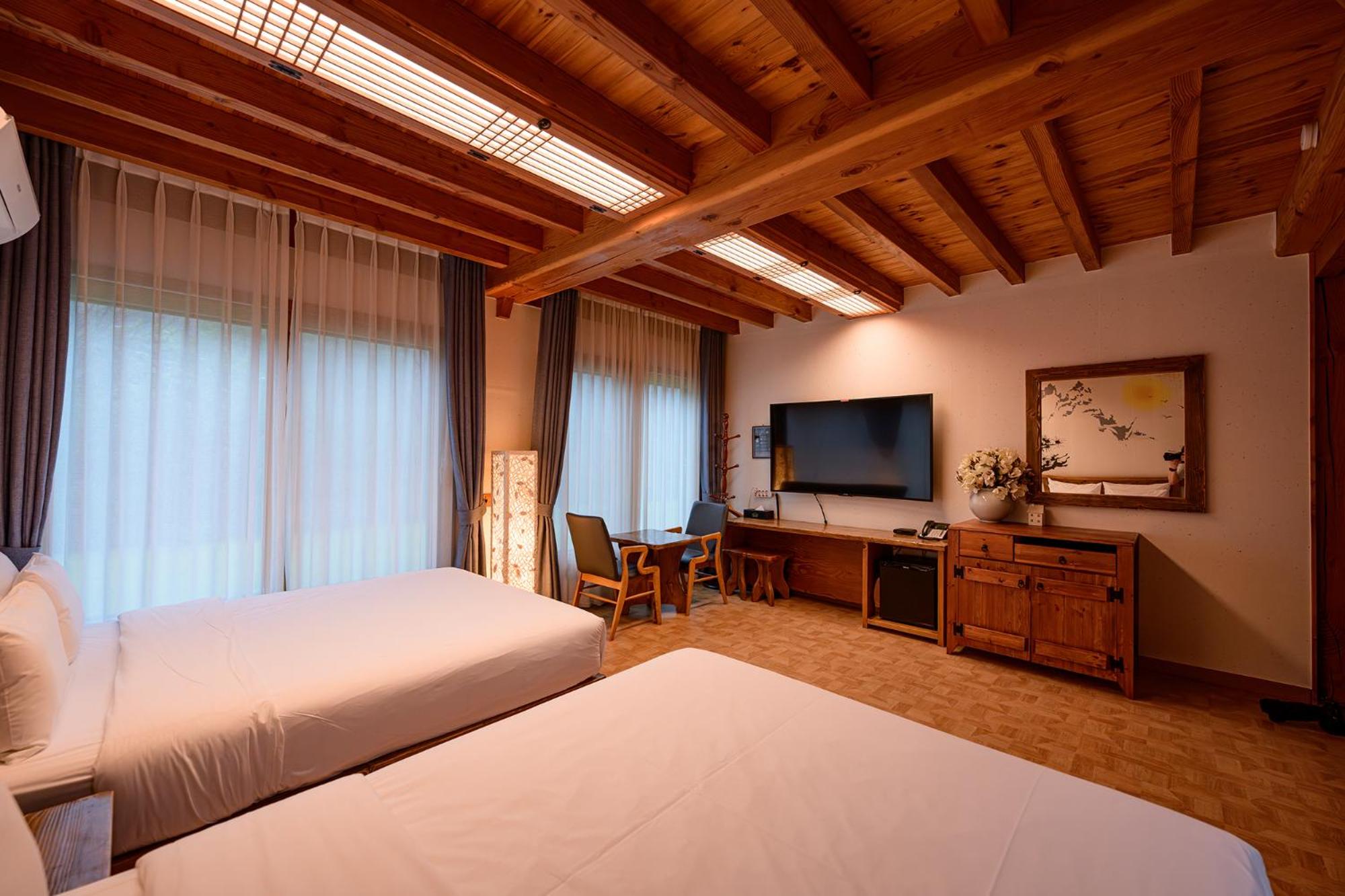 Deluxe Twin Room photo 3