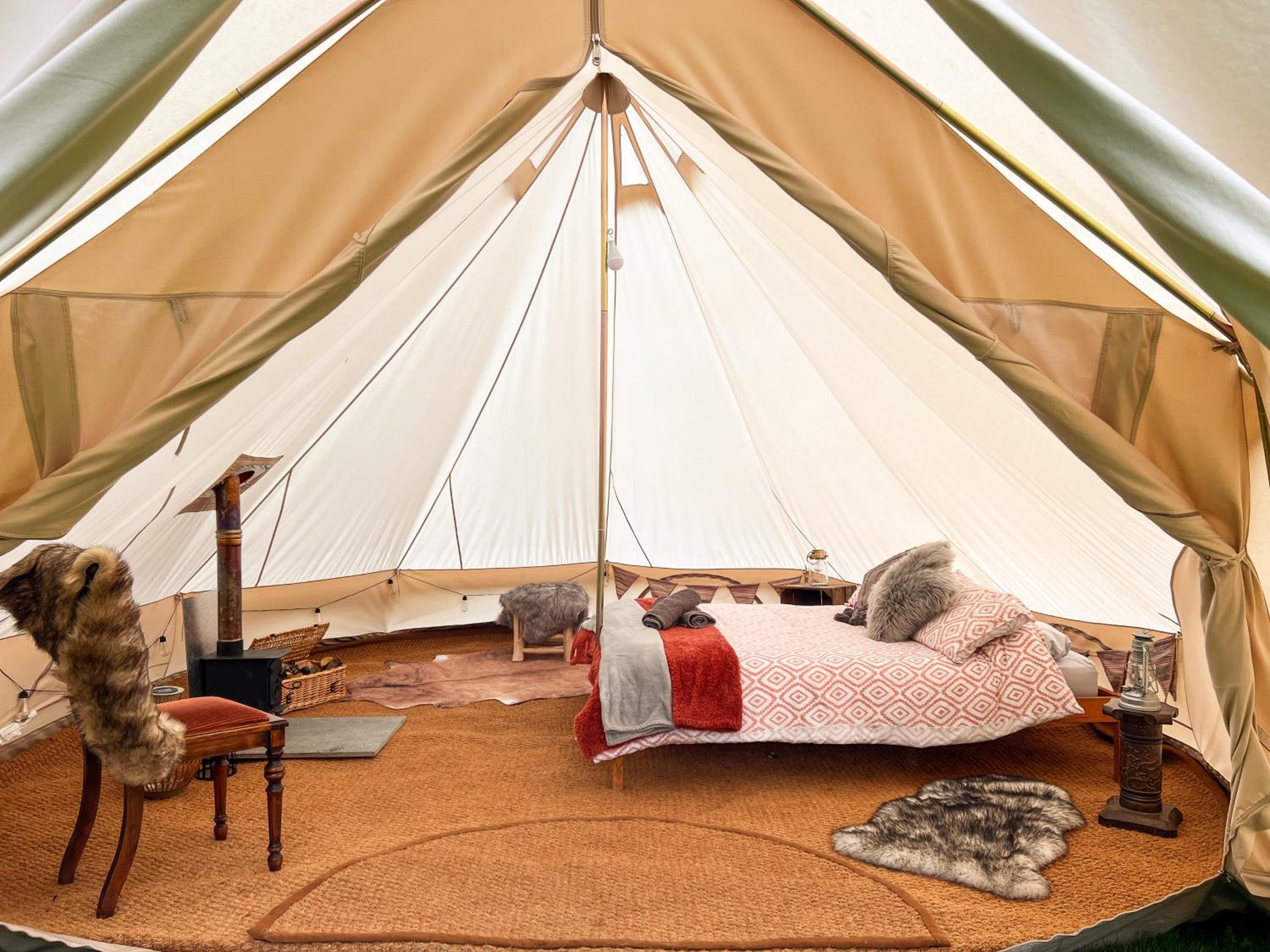 Deluxe Tent With Hot Tub photo 1