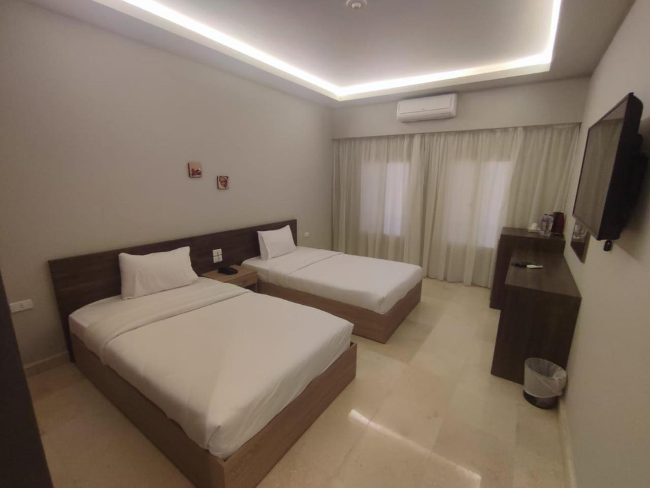 Deluxe Twin Room with Sea View photo 2